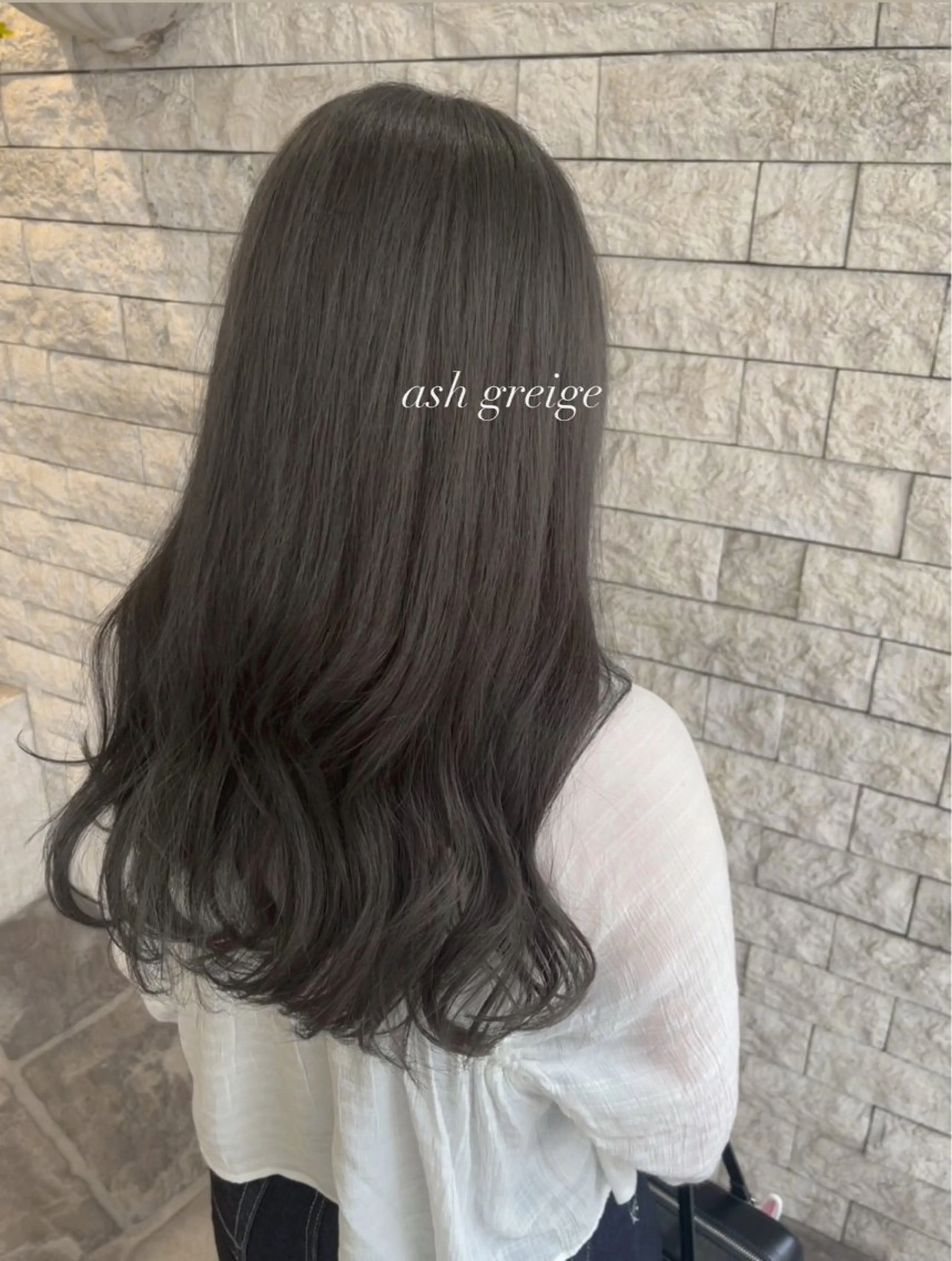 ロング アッシュ アッシュグレー アッシュグレージュ カット ヘアカラー トリートメント 透明感カラー／ 艶感カラー／RAMUのヘアスタイル