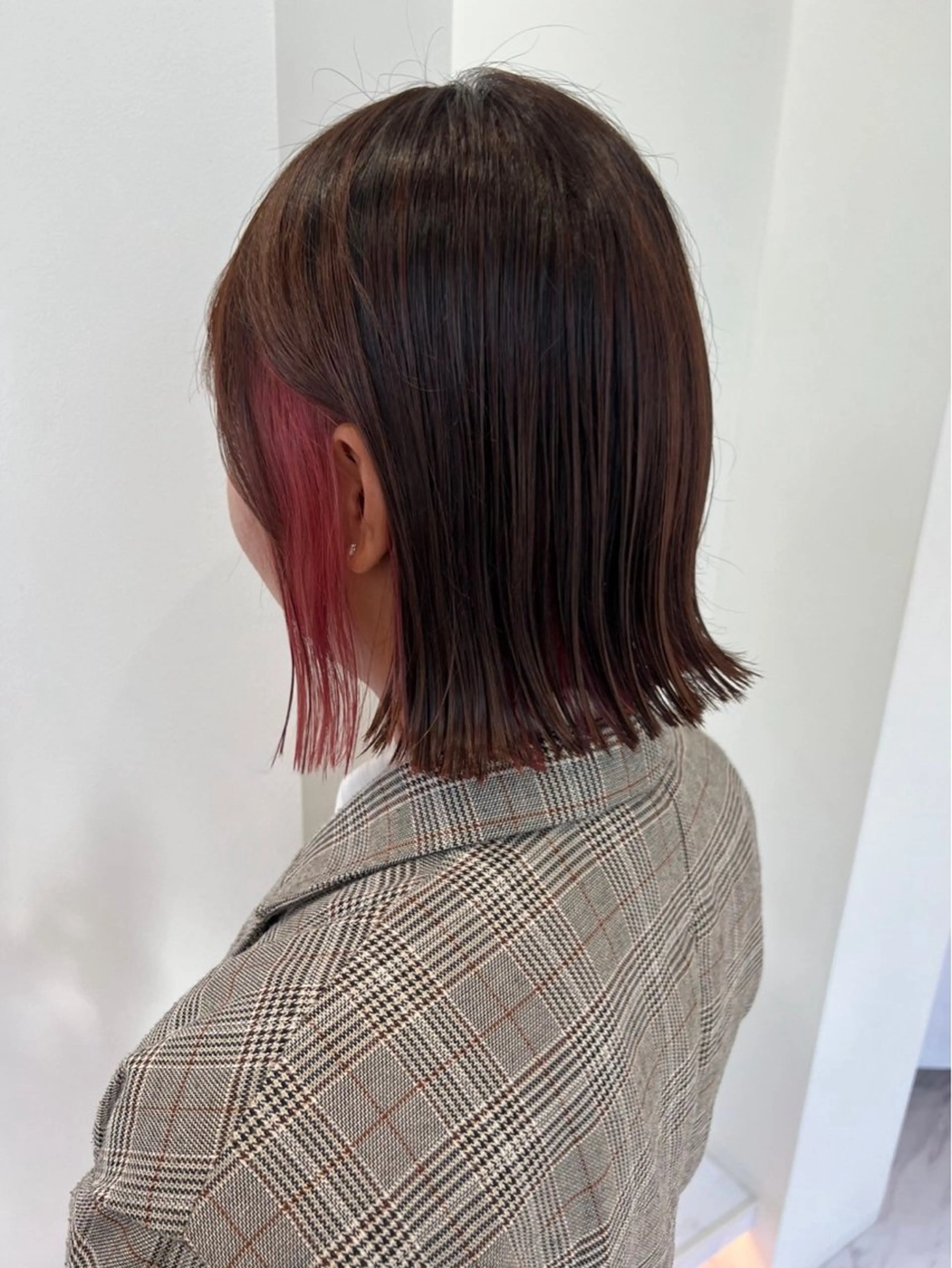 ミディアム カラー 切りっぱなしボブ イヤリングカラー ボブ カット ヘアカラー SAYAKA 🍒／ボブ／暖色のヘアスタイル