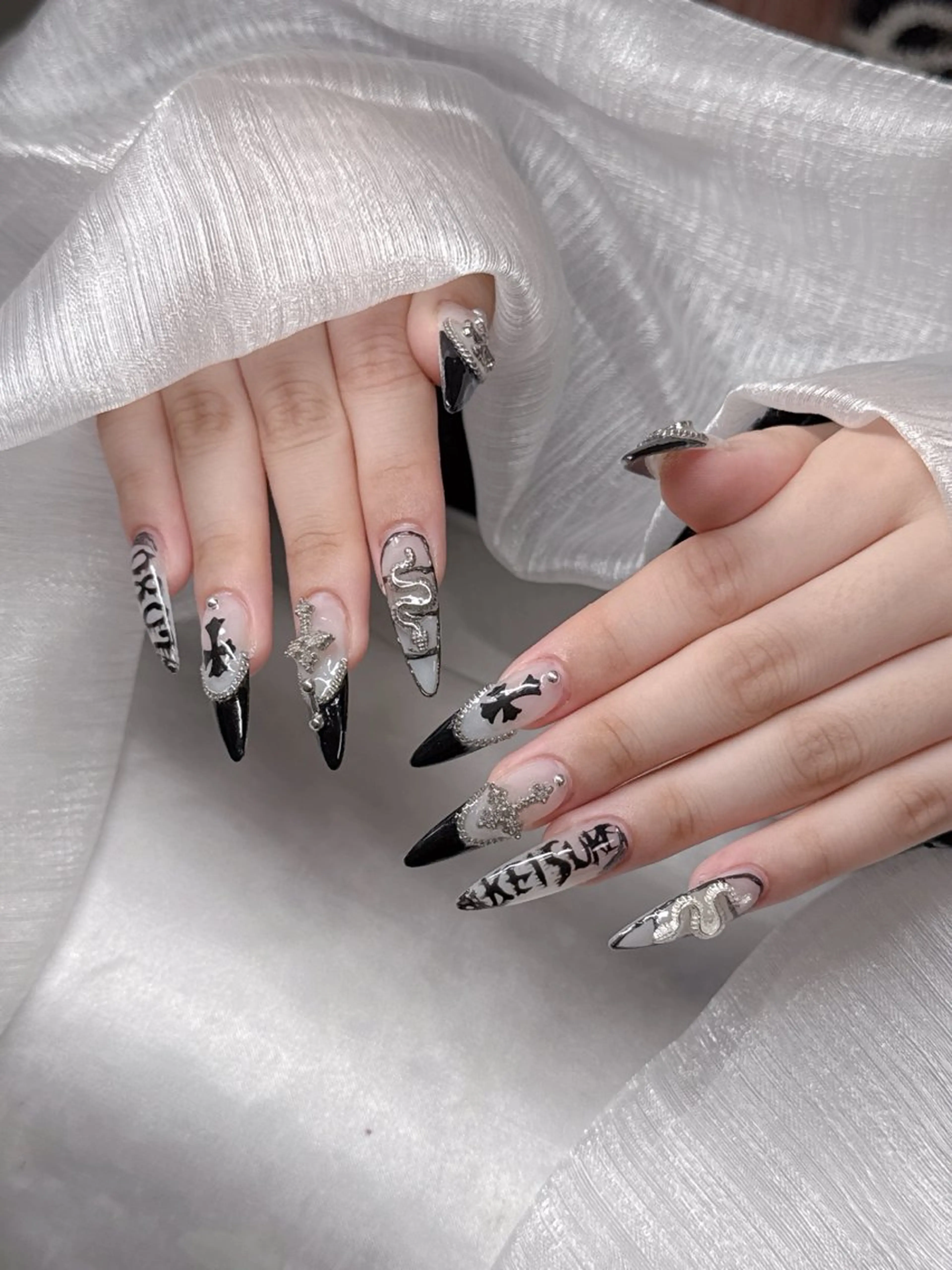 ネイル オーロラネイル チークネイル 長さ出し フットネイル フレンチネイル ハンドネイル Lee Ainのネイルデザイン