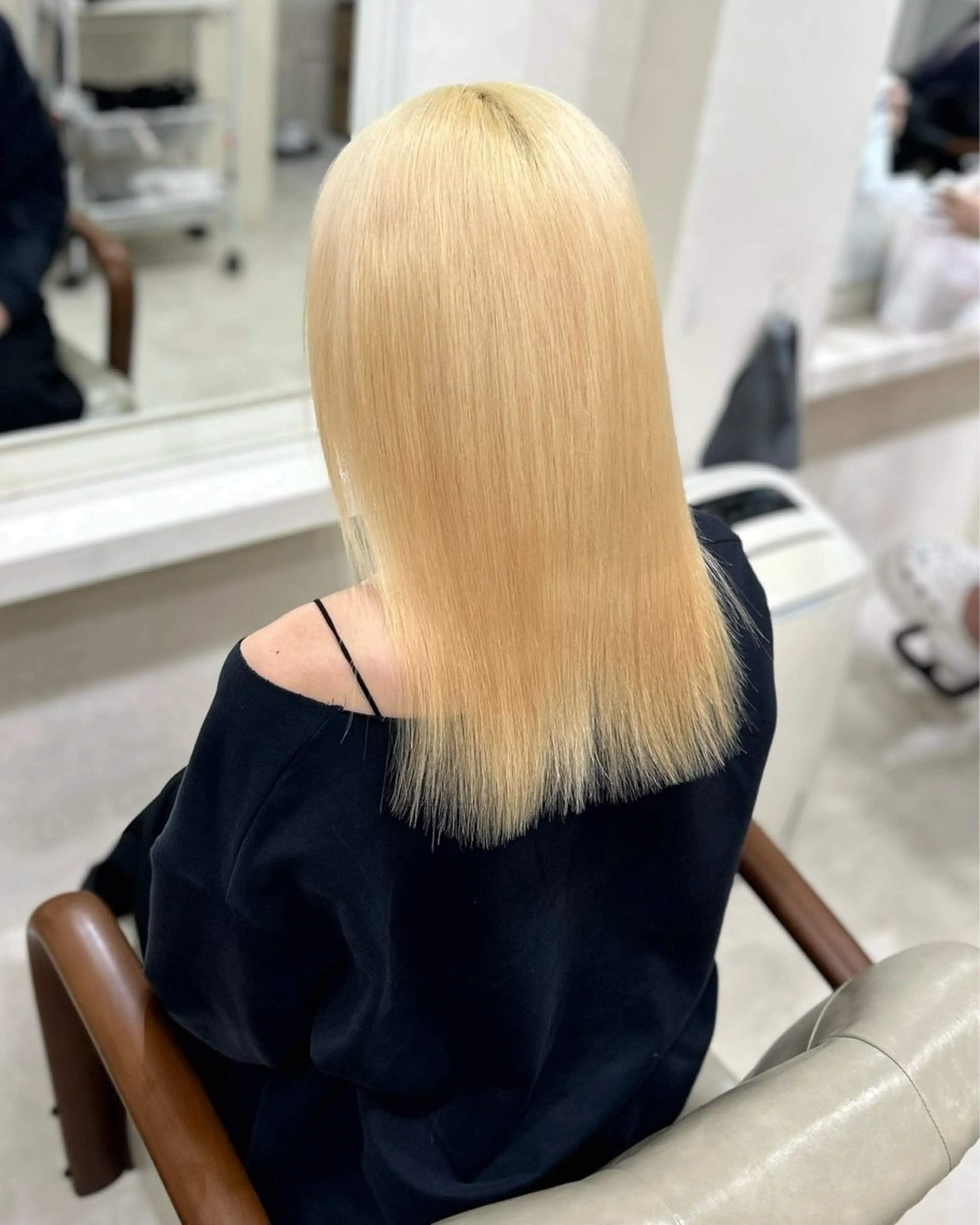 セミロング carina✂️ ハイトーンカラー🤩のヘアスタイル