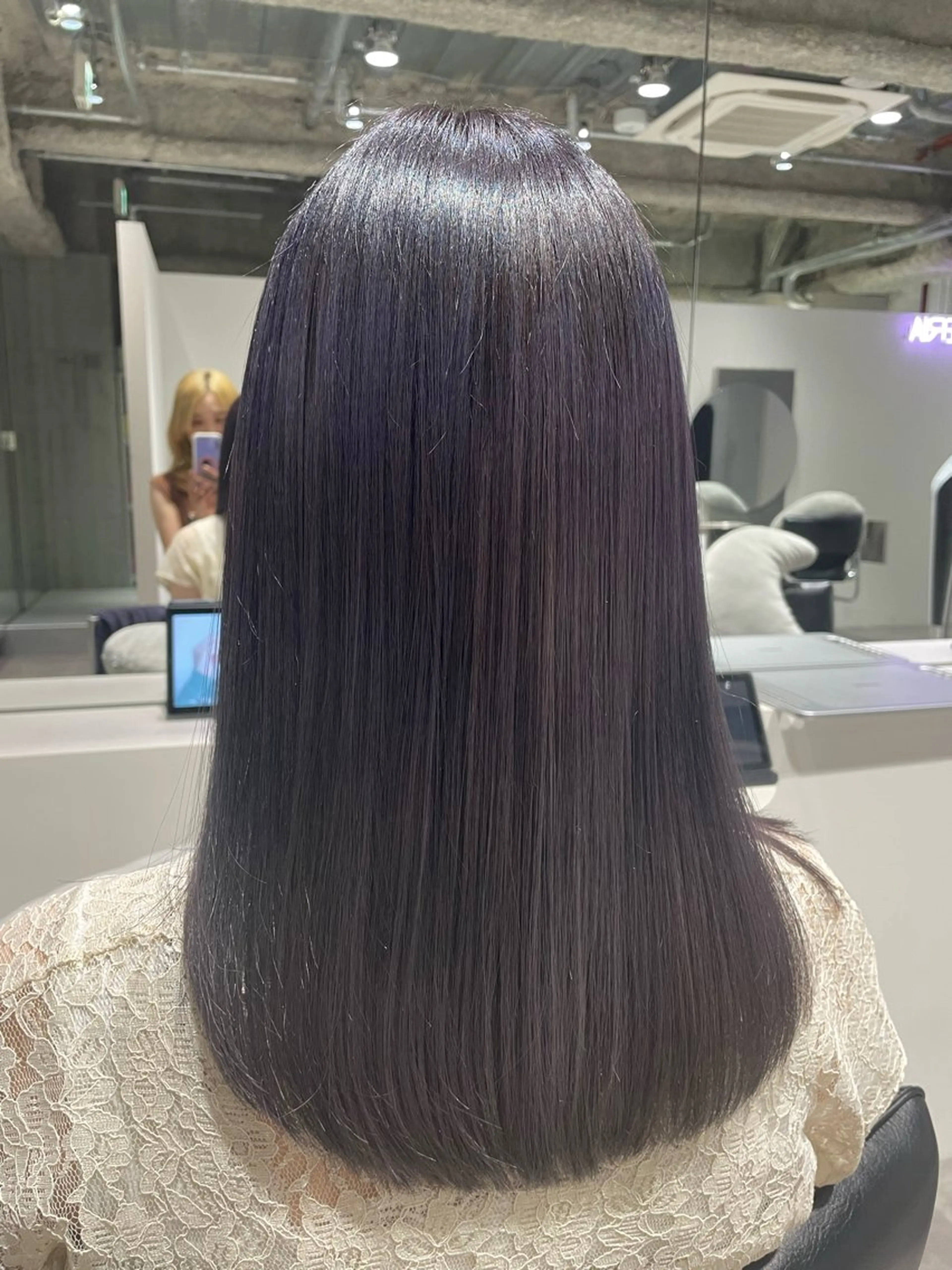 ミディアム WISTERIA KAORUのヘアスタイル
