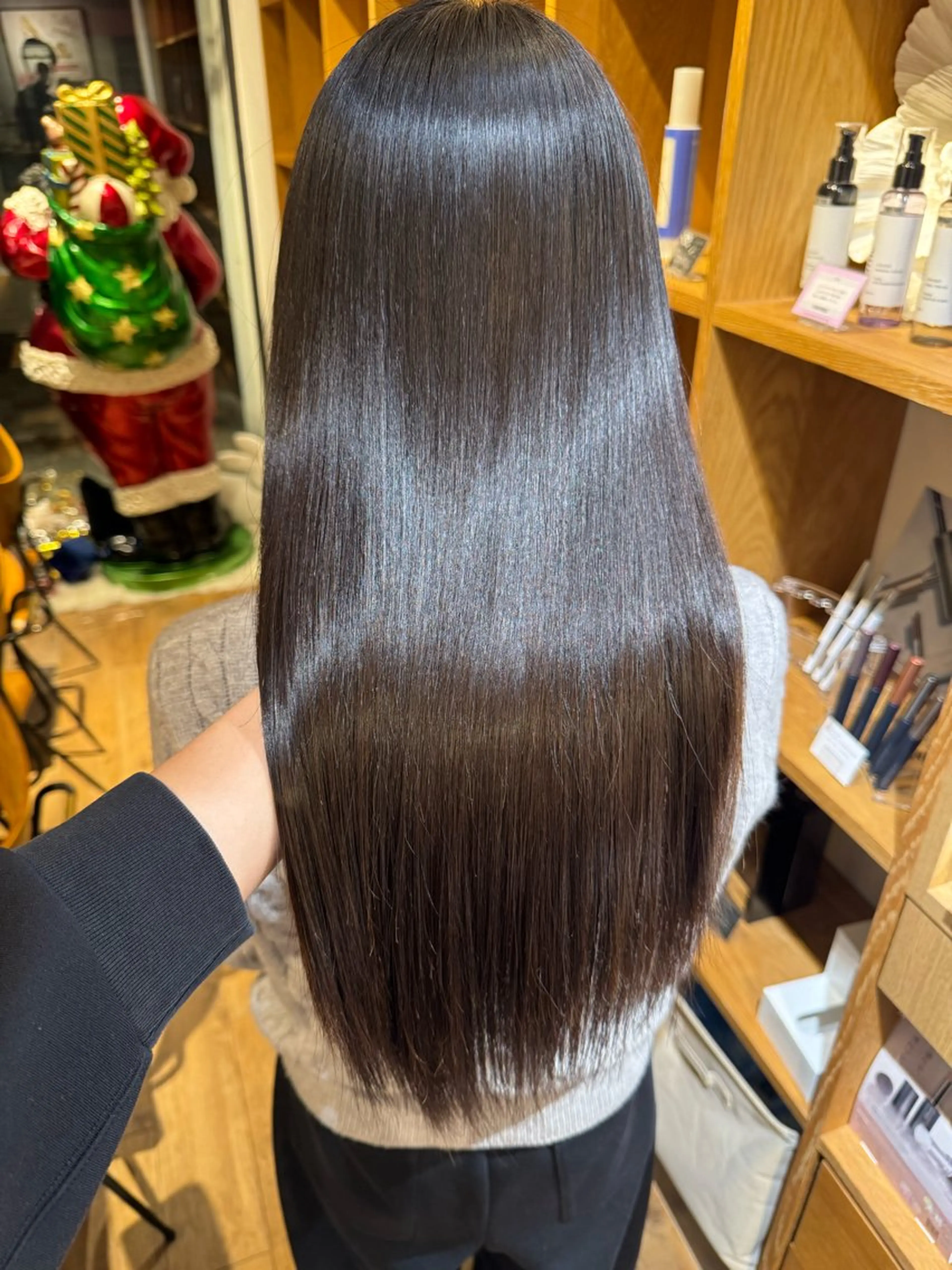 セミロング カット 縮毛矯正 トリートメント afloatkobe所属・美髪/髪質改善 川口凌弥のヘアスタイル