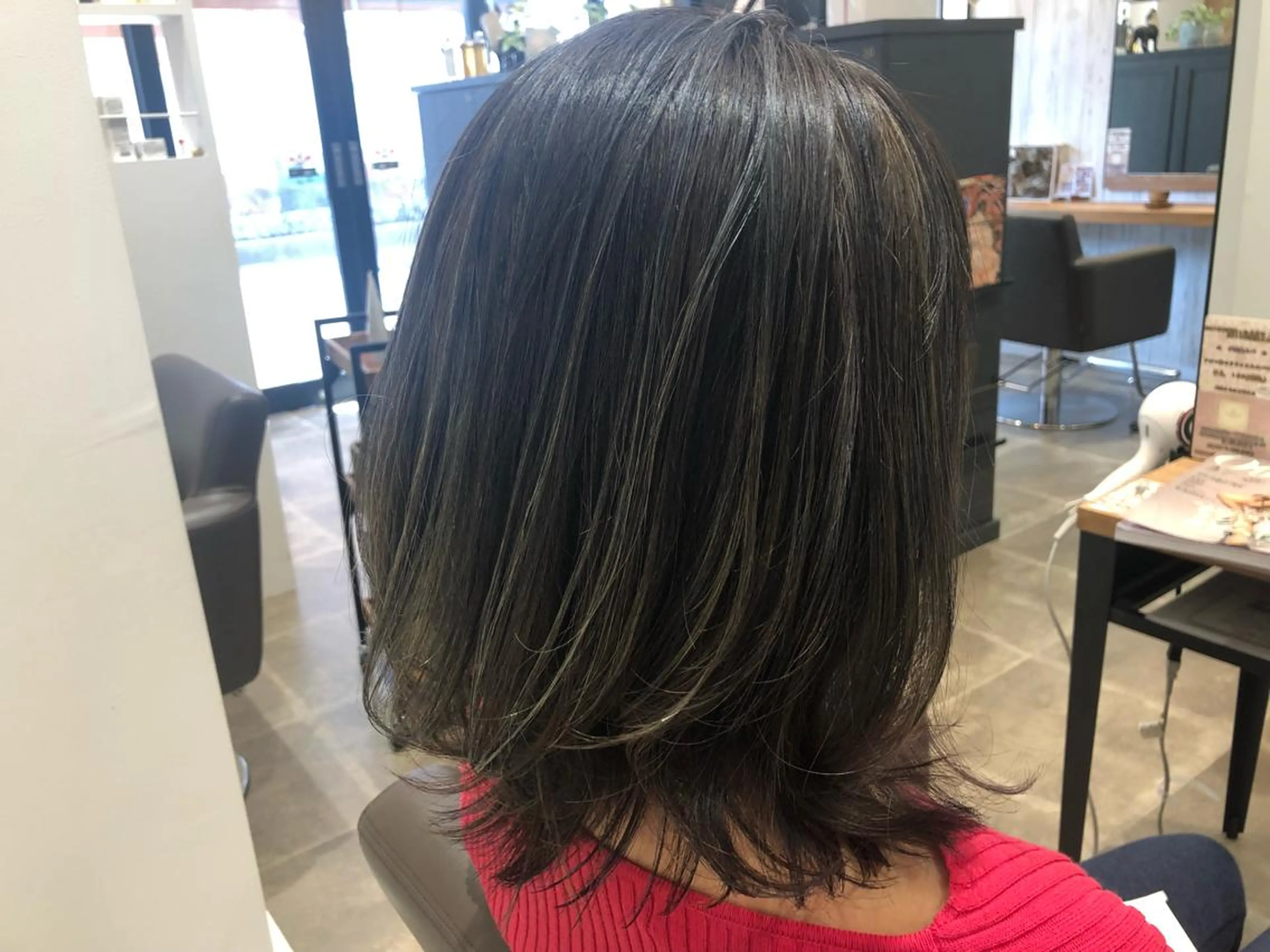 カラー 透明感カラー ハイライトカラー 井上 舞のヘアスタイル