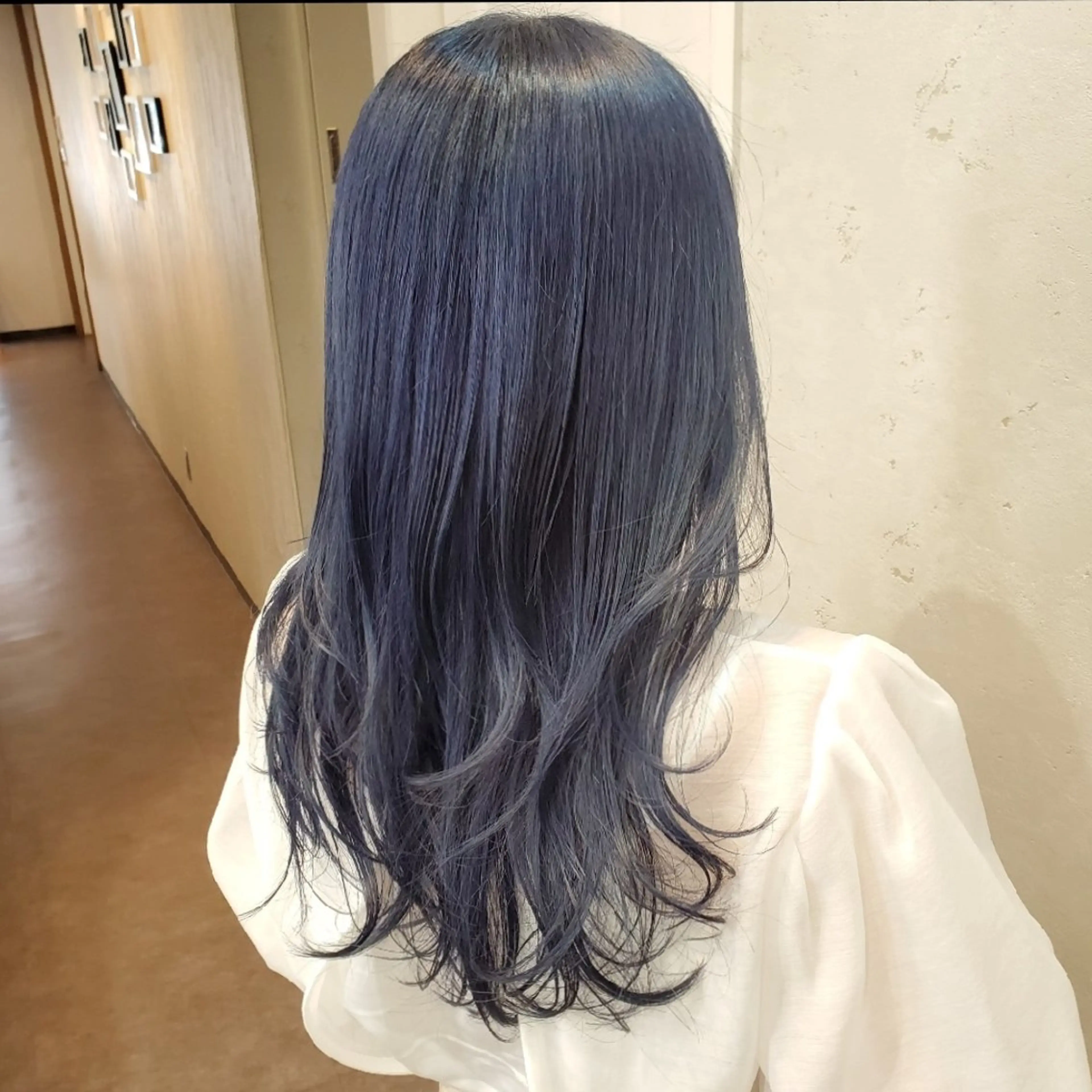カラー セミロング ブリーチ ブルーカラー ケアブリーチ ネイビーカラー カット ヘアカラー トリートメント 大人女性の救世主💫 溝の口/岡部彩夏のヘアスタイル