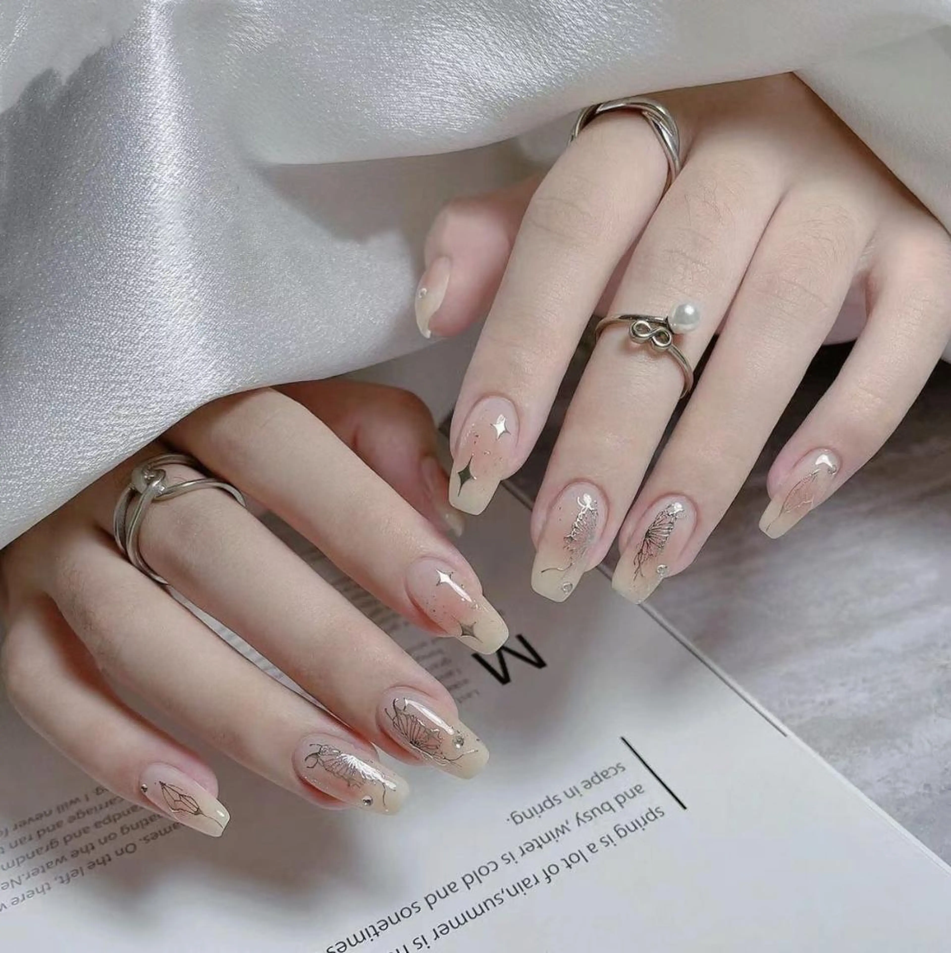 ネイル Queens テイのネイルデザイン