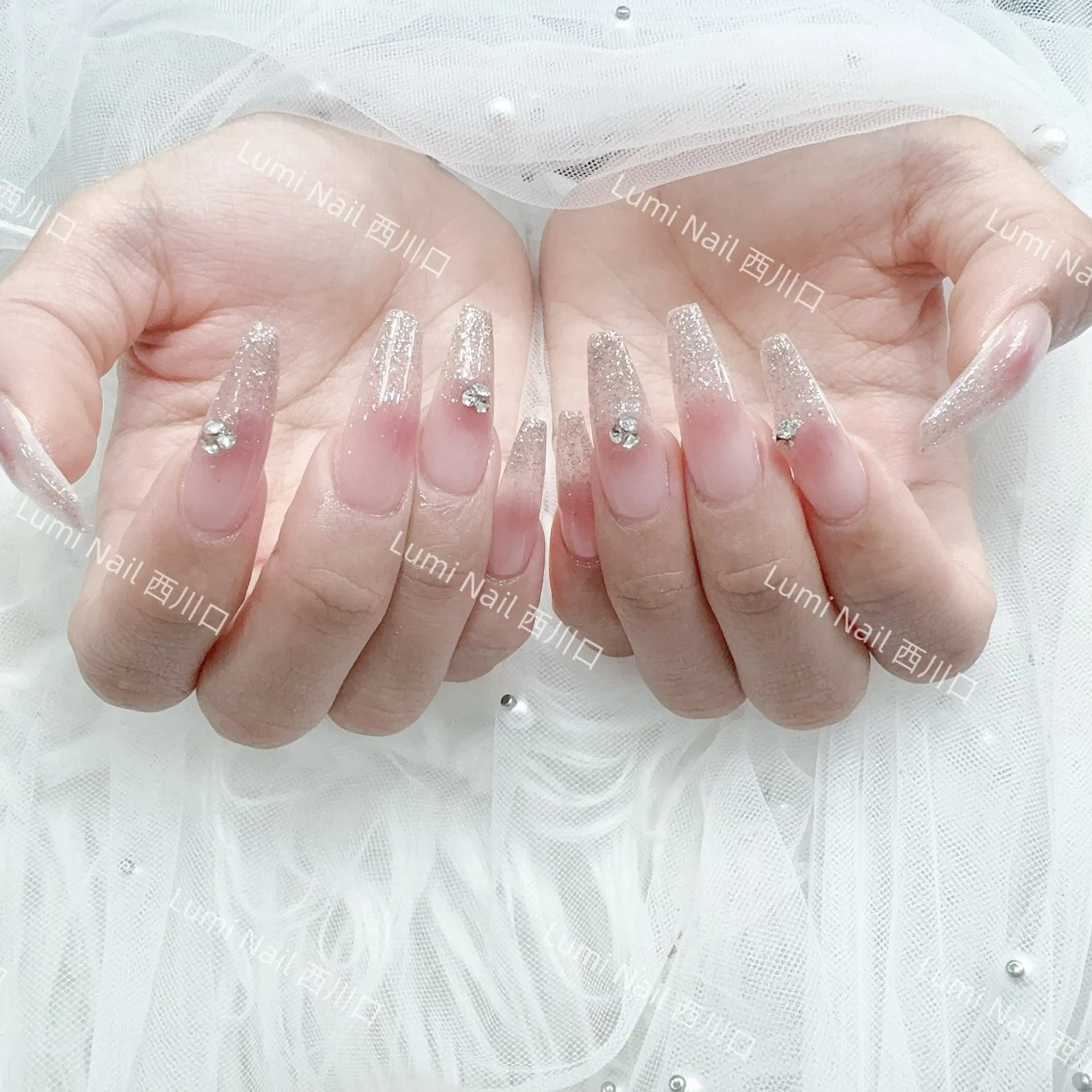 ネイル フットネイル ジェルネイル キラキラネイル オフィスネイル ピンク Lumiネイルサロン所属・Lumi Nail Salonのネイルデザイン