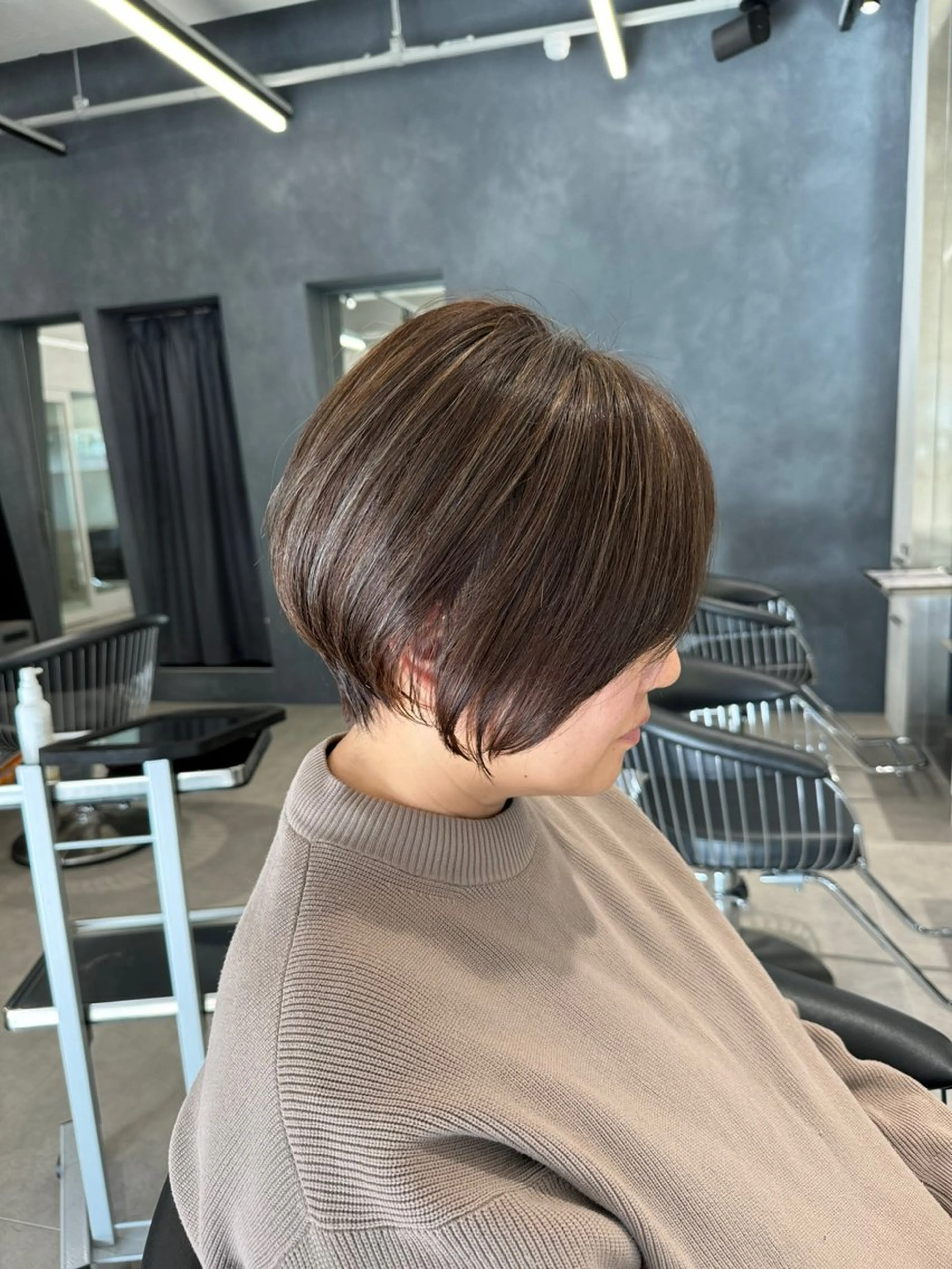 【白髪が好きになる👩‍🦳】話題のの白髪ぼかしハイライト＋美フォルムカット＋保湿トリートメントの写真