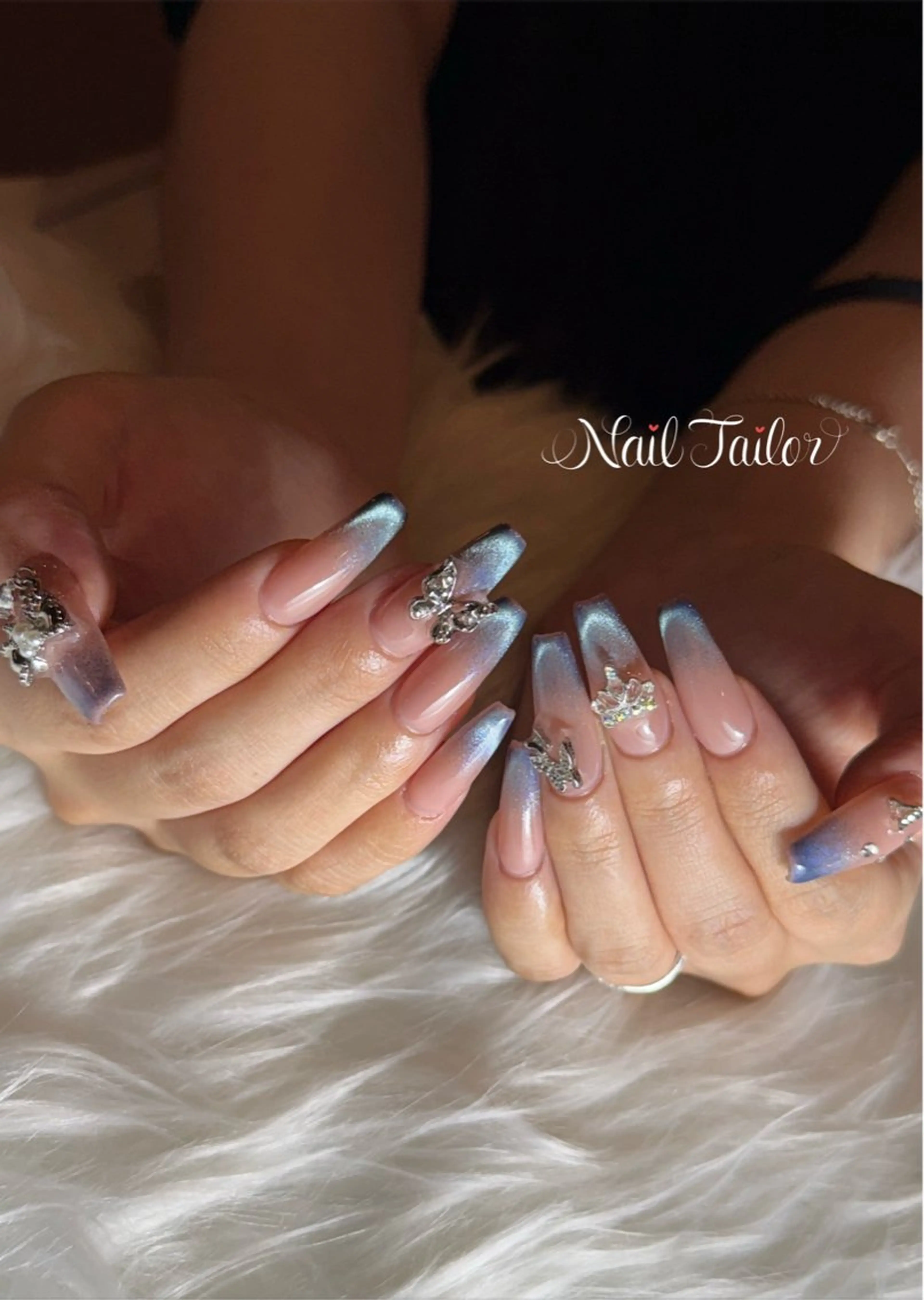 ネイル ブルー 長さ出し フレンチネイル グラデーション キラキラネイル ハンドネイル 〜Nail Tailor〜　ネイルテイラー所属・NailTailor ネイルテイラーのネイルデザイン