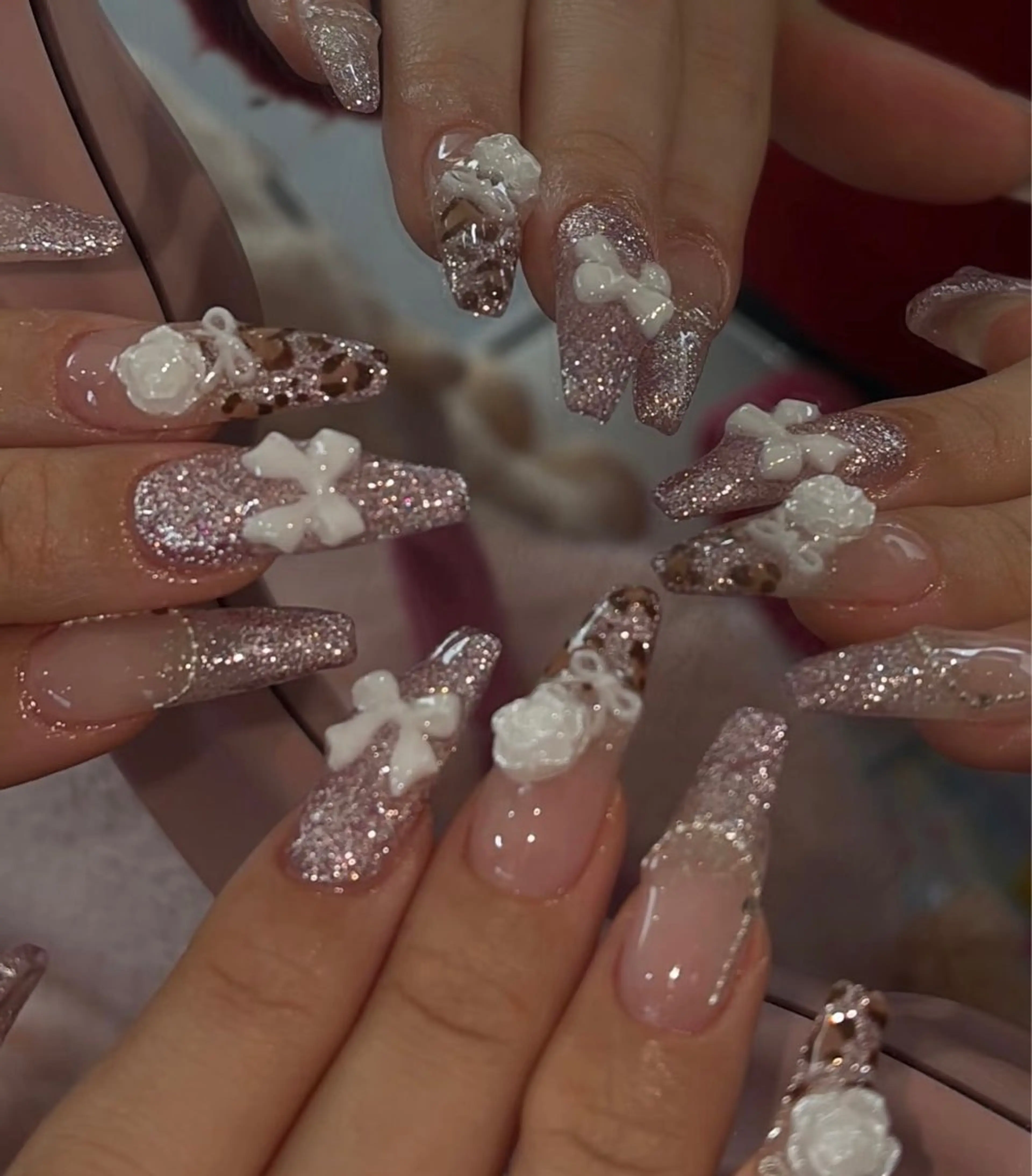 ネイル チークネイル フレンチネイル ジェルネイル ガーリー キラキラネイル ハンドネイル 高橋 雪のネイルデザイン