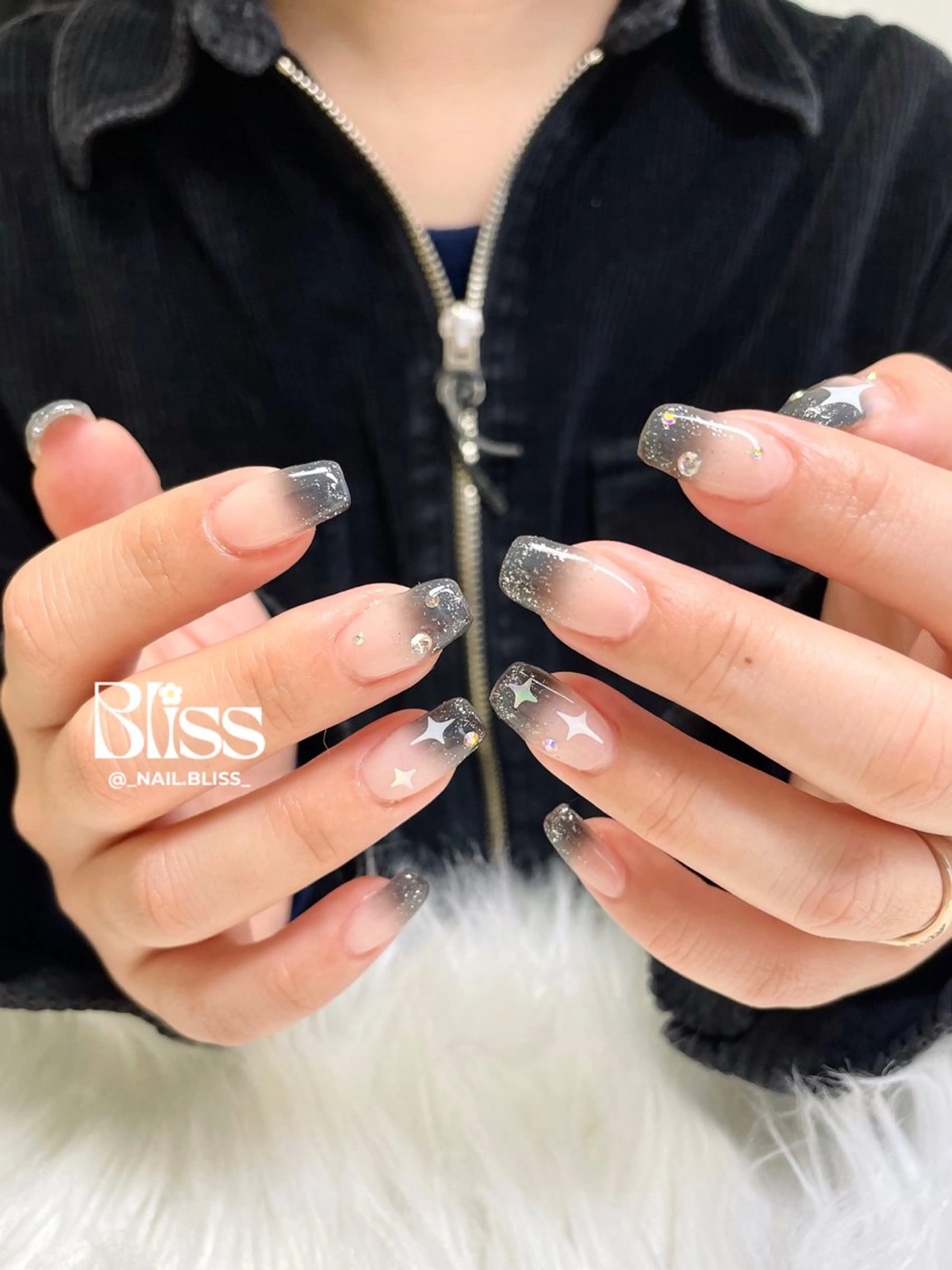 ネイル キラキラネイル 持ち込み ハンドネイル NAIL BLISSのネイルデザイン