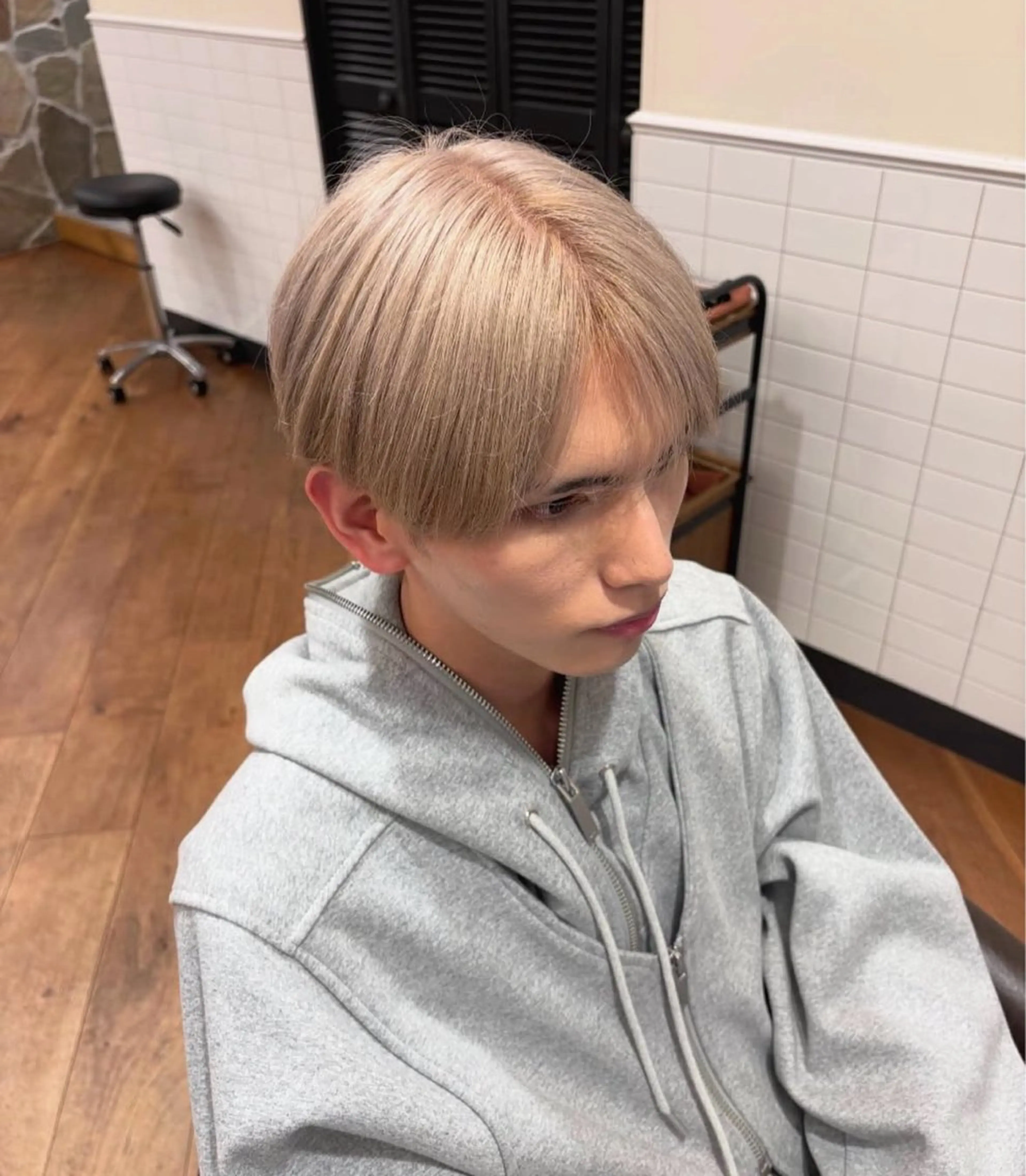 カラー ベージュカラー ブリーチ ミルクティーベージュ ほのか/梅田美容室/ 透明感/カラーモデルのヘアスタイル