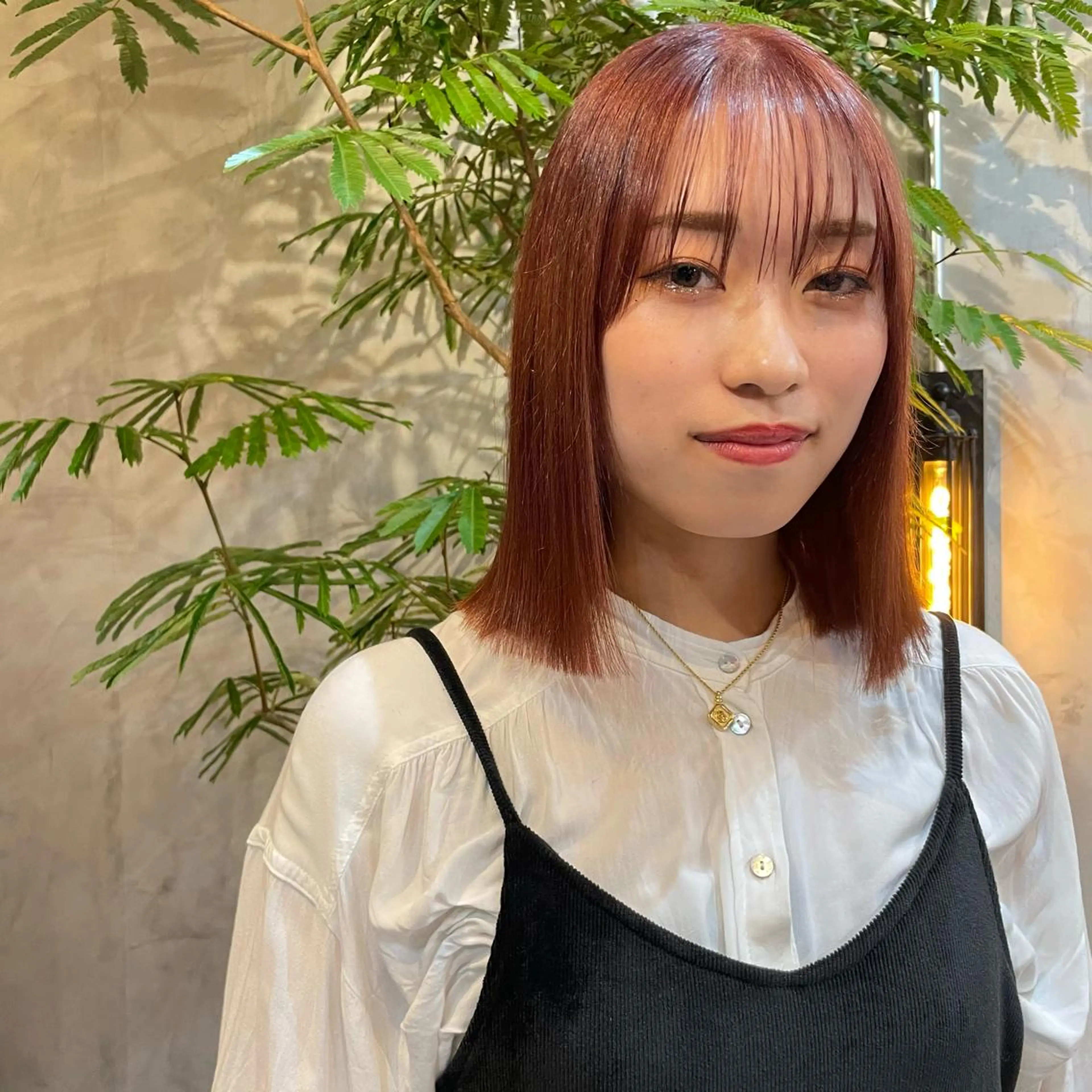 ミディアム カラー 切りっぱなしボブ ベージュカラー ブリーチ ハイトーンカラー ピンクカラー 顔周りカット× 髪質改善【リョウ】のヘアスタイル