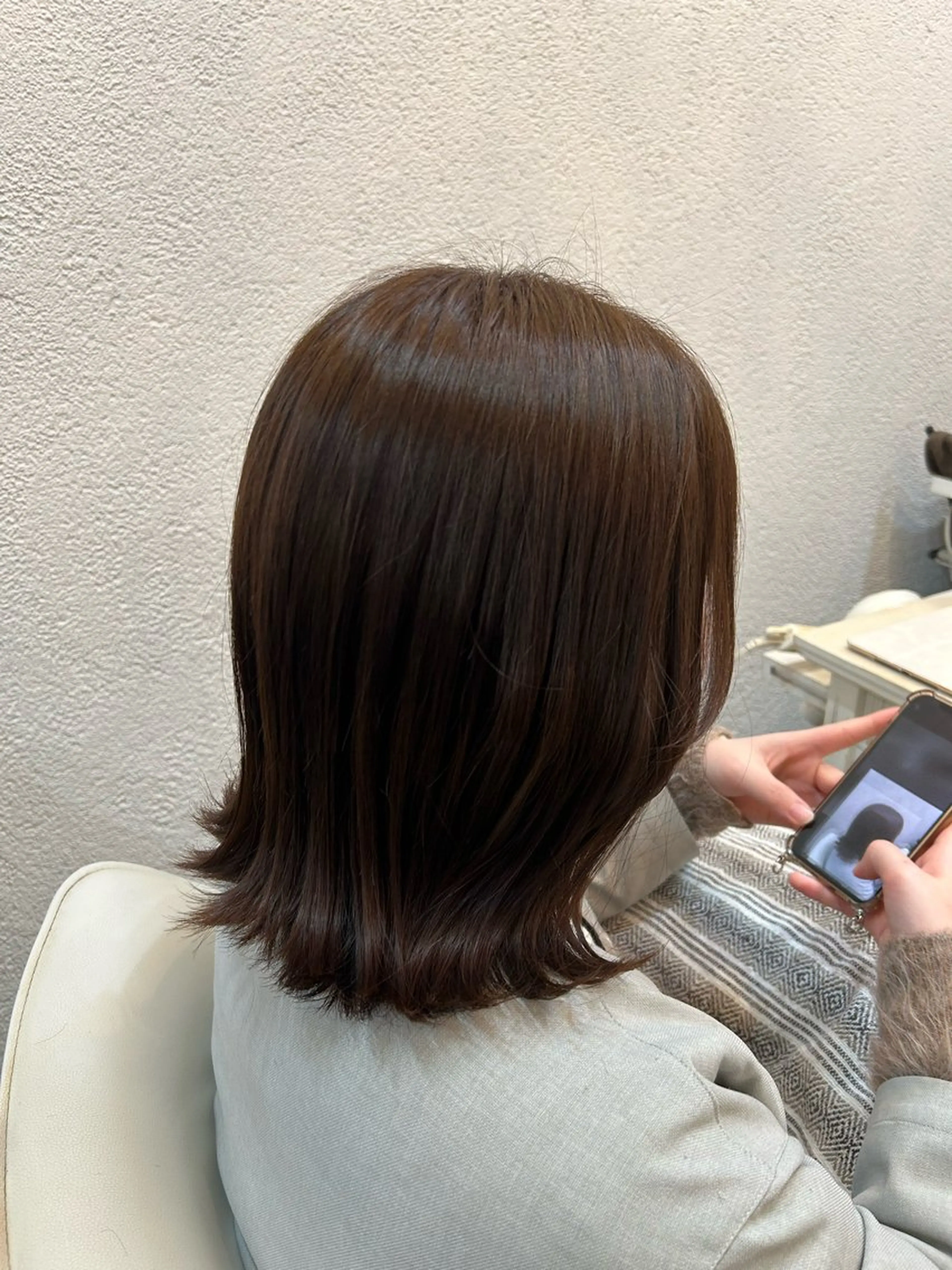 ミディアム カラー ブラウンカラー キャラメルブラウン 小磯 維織のヘアスタイル