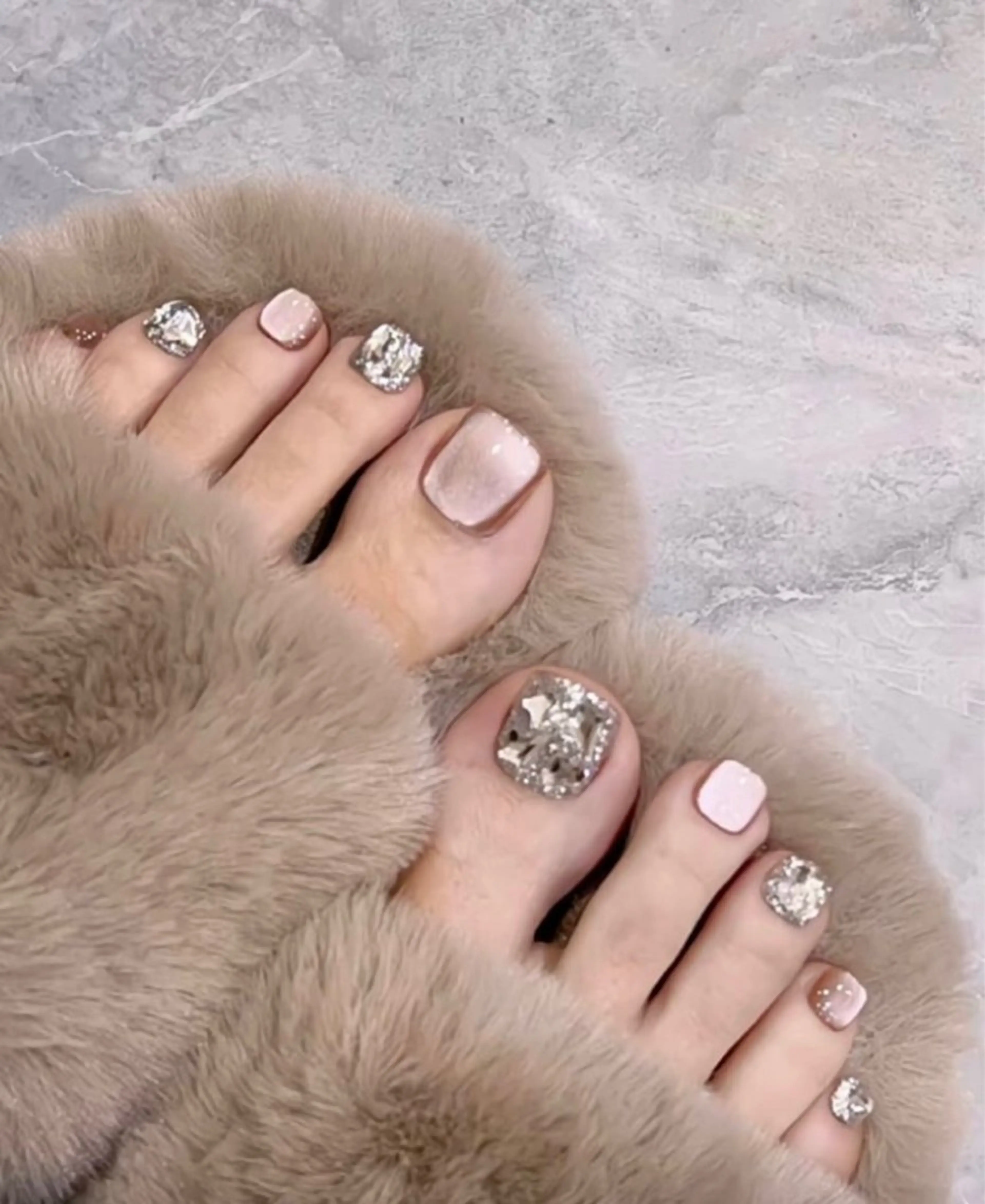 🎀Foot 90分つけ放題(シンプル持ち込みデザイン)アート2本　(７日以内直し無料)の写真