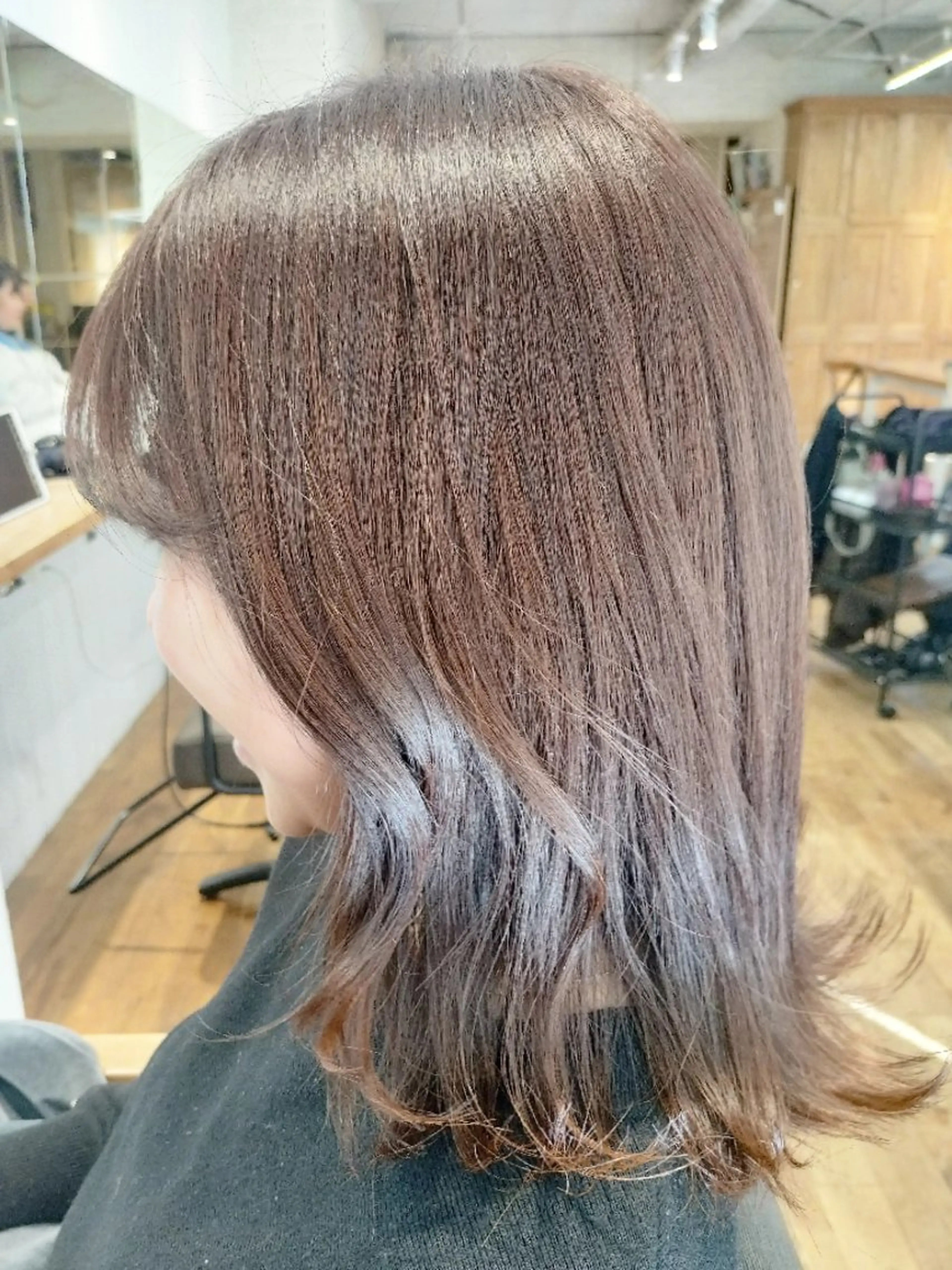 セミロング ヘアカラー トリートメント ほんま ひろみのヘアスタイル