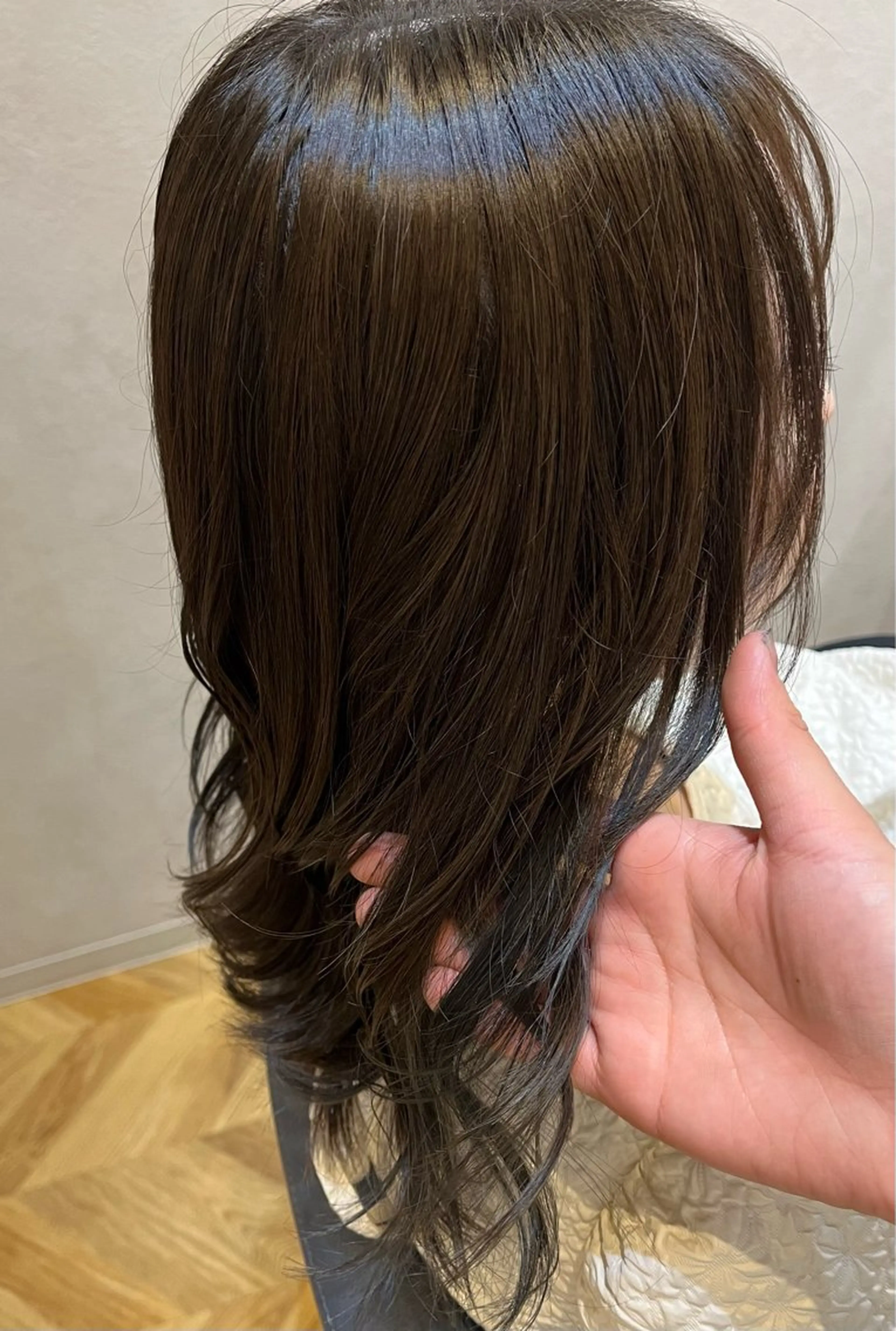 ミディアム カラー アッシュ アッシュグレー アッシュグレージュ グレージュ number大分/ 磯部栞里のヘアスタイル