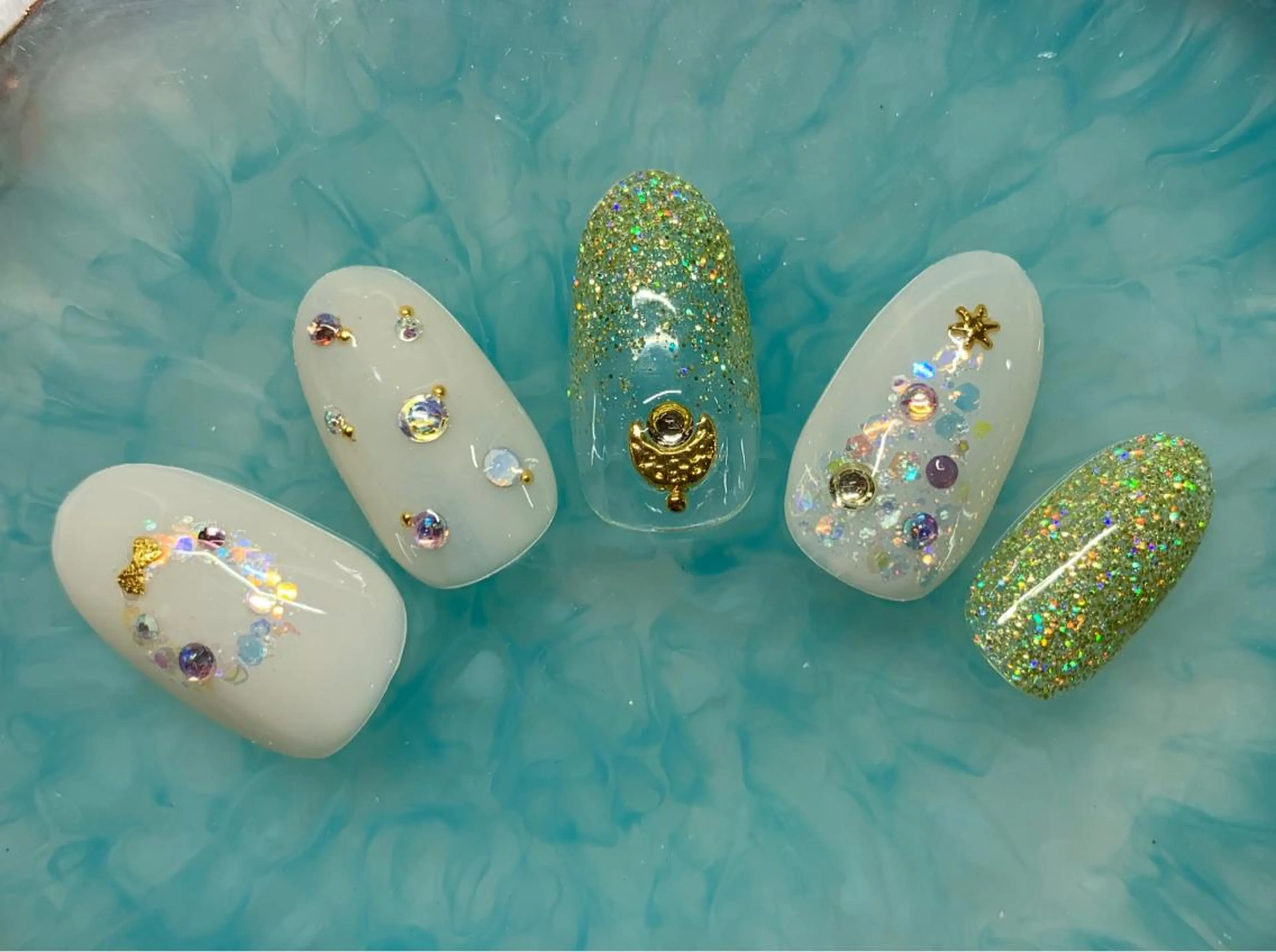 ネイル ストーンネイル 冬ネイル クリスマス Nail salon Ramo所属・松田 祥子のネイルデザイン