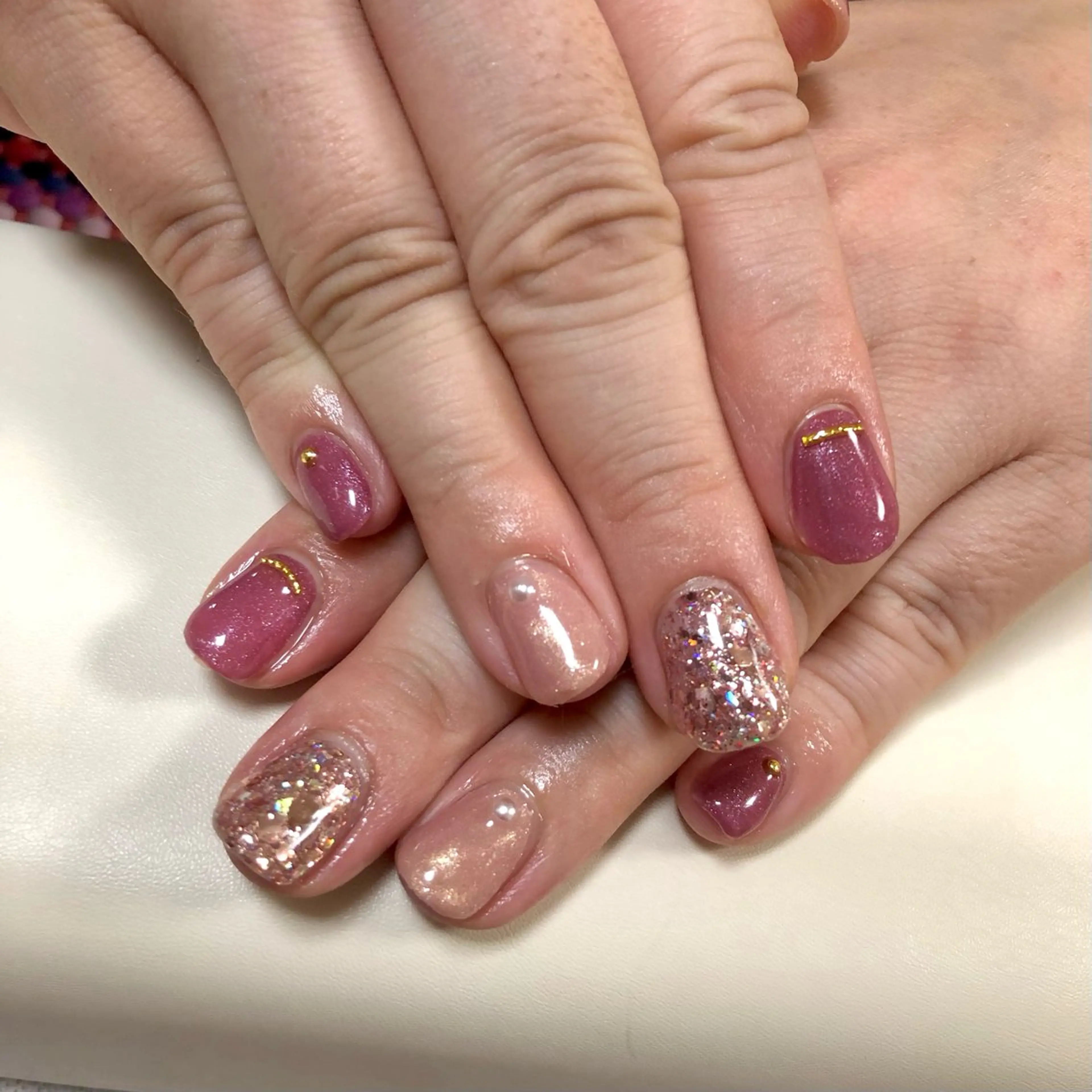 ネイル ジェルネイル ホログラムネイル キラキラネイル ピンク 赤色 meeho所属・salon *meehoのネイルデザイン