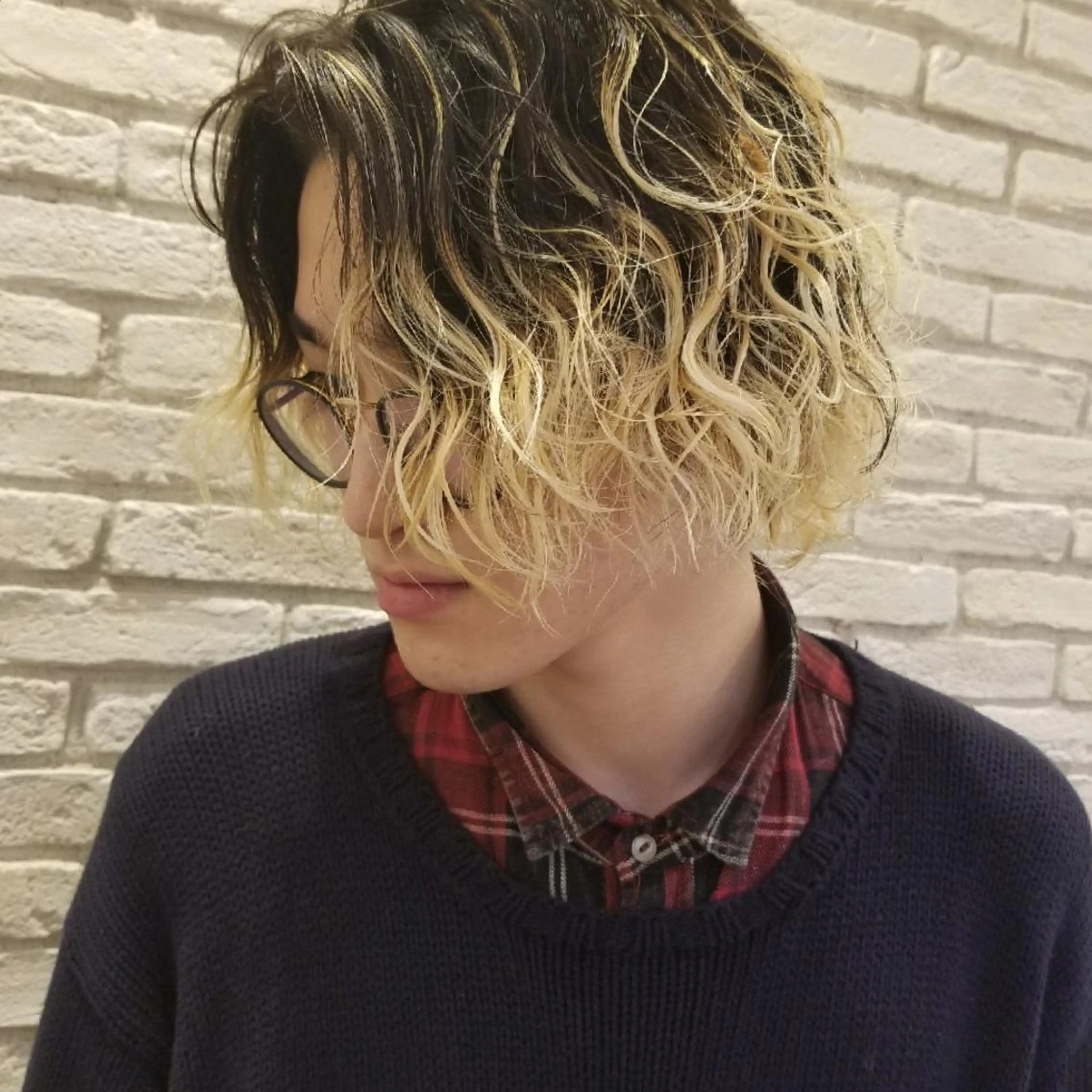 ミディアム カラー グラデーションカラー ハイライトカラー ハイライト シールエクステ♦️ レイヤー♦️福田晃大のヘアスタイル