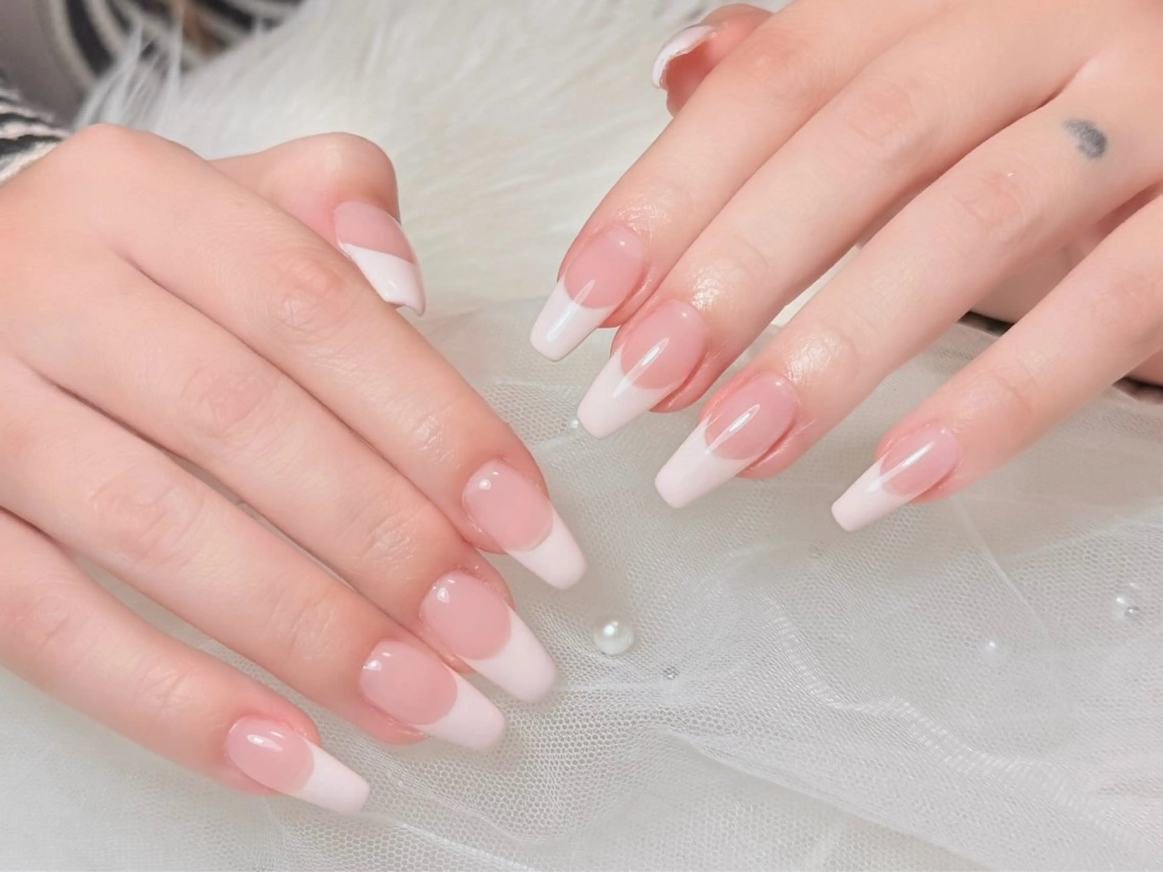 (ベース色付き)カラーフレンチ/ミラーフレンチの写真