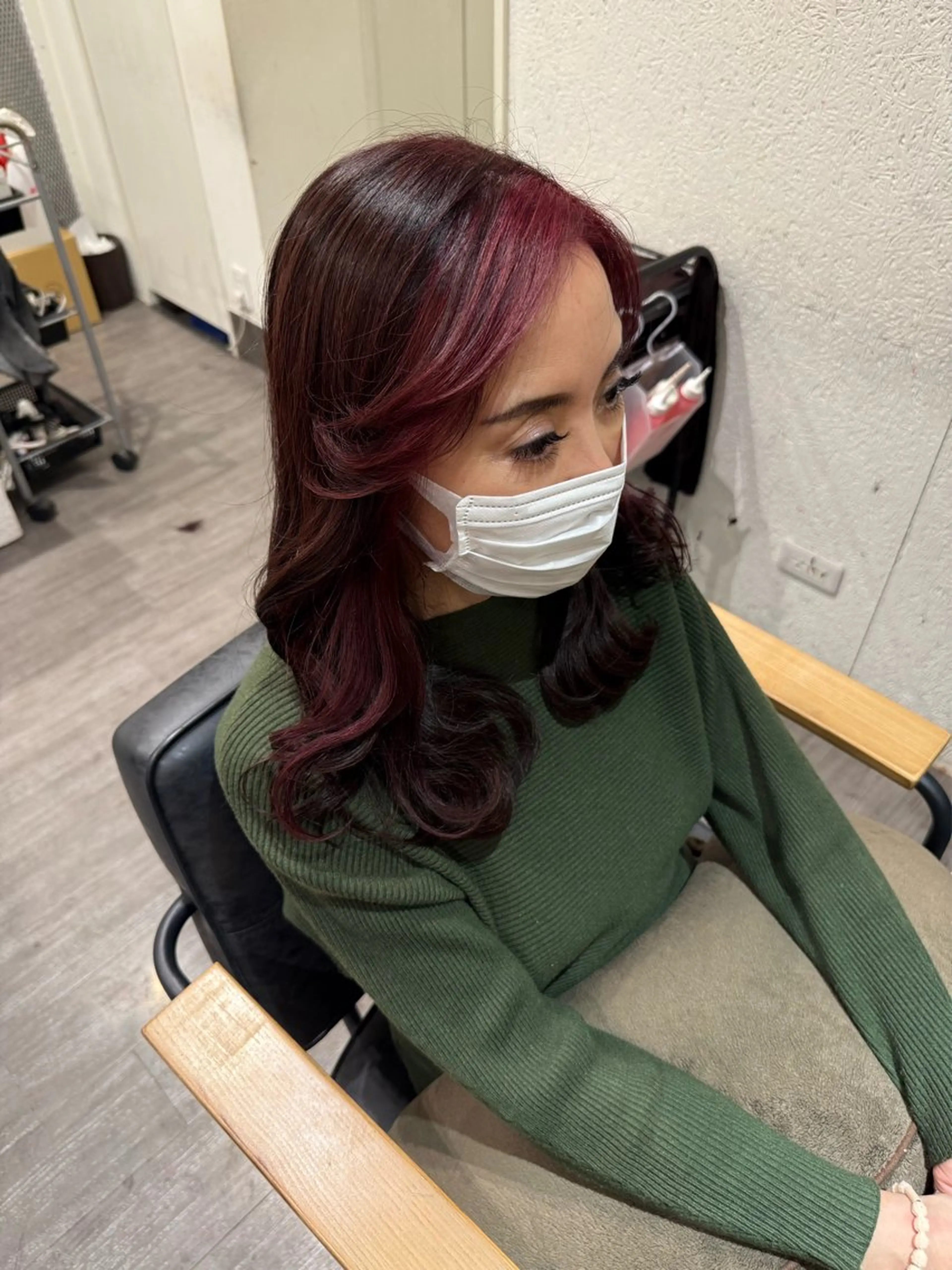 セミロング カラー カシス レッドカラー カット ヘアカラー トリートメント 艶髪レイヤー上田 紗也🇰🇷💗のヘアスタイル