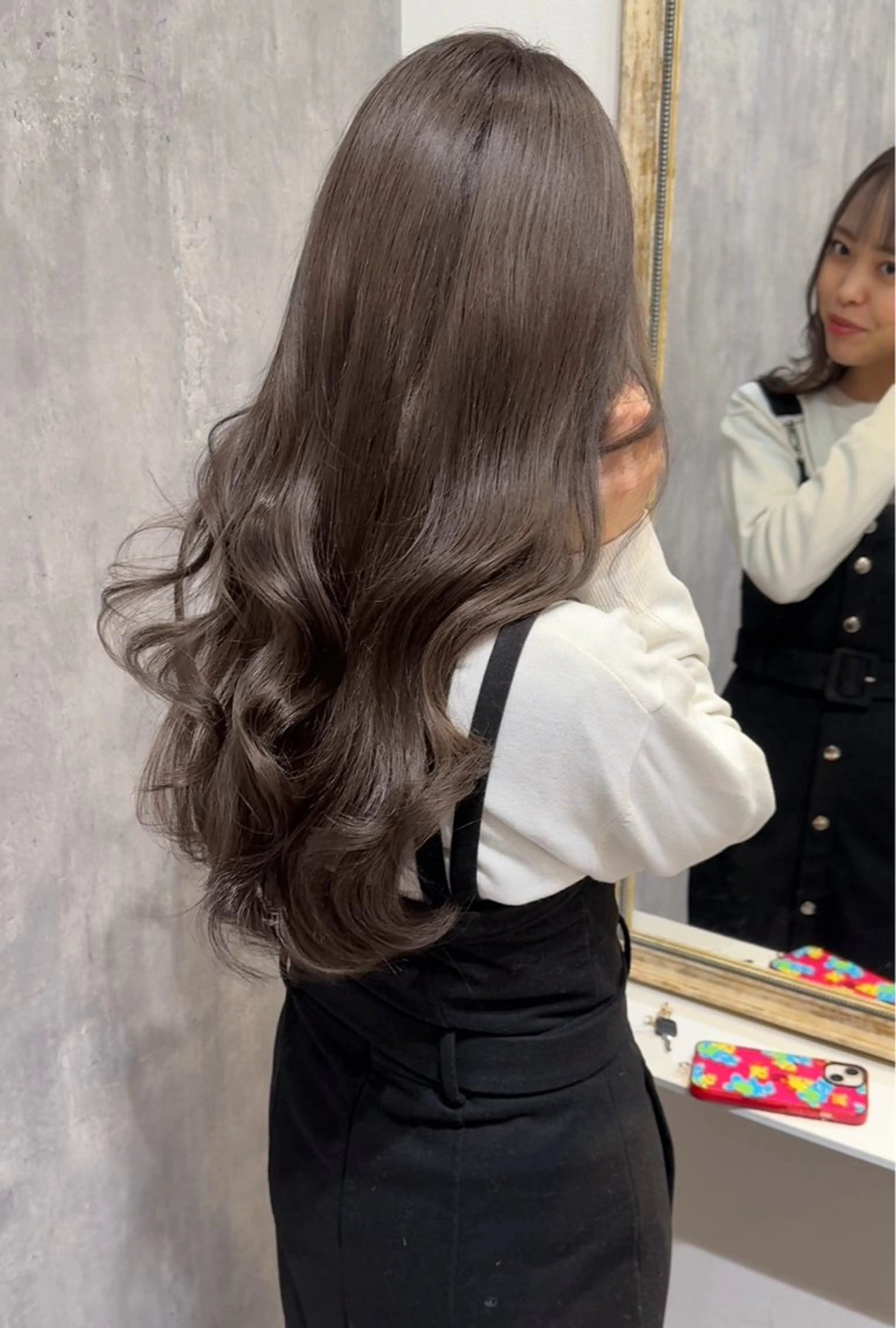 ロング カラー ブリーチ ブリーチなしカラー くびれヘア 顔まわりレイヤー 顔周りカット ヘアカラー トリートメント 髪質改善カラー× 美髪ストレート前出のヘアスタイル