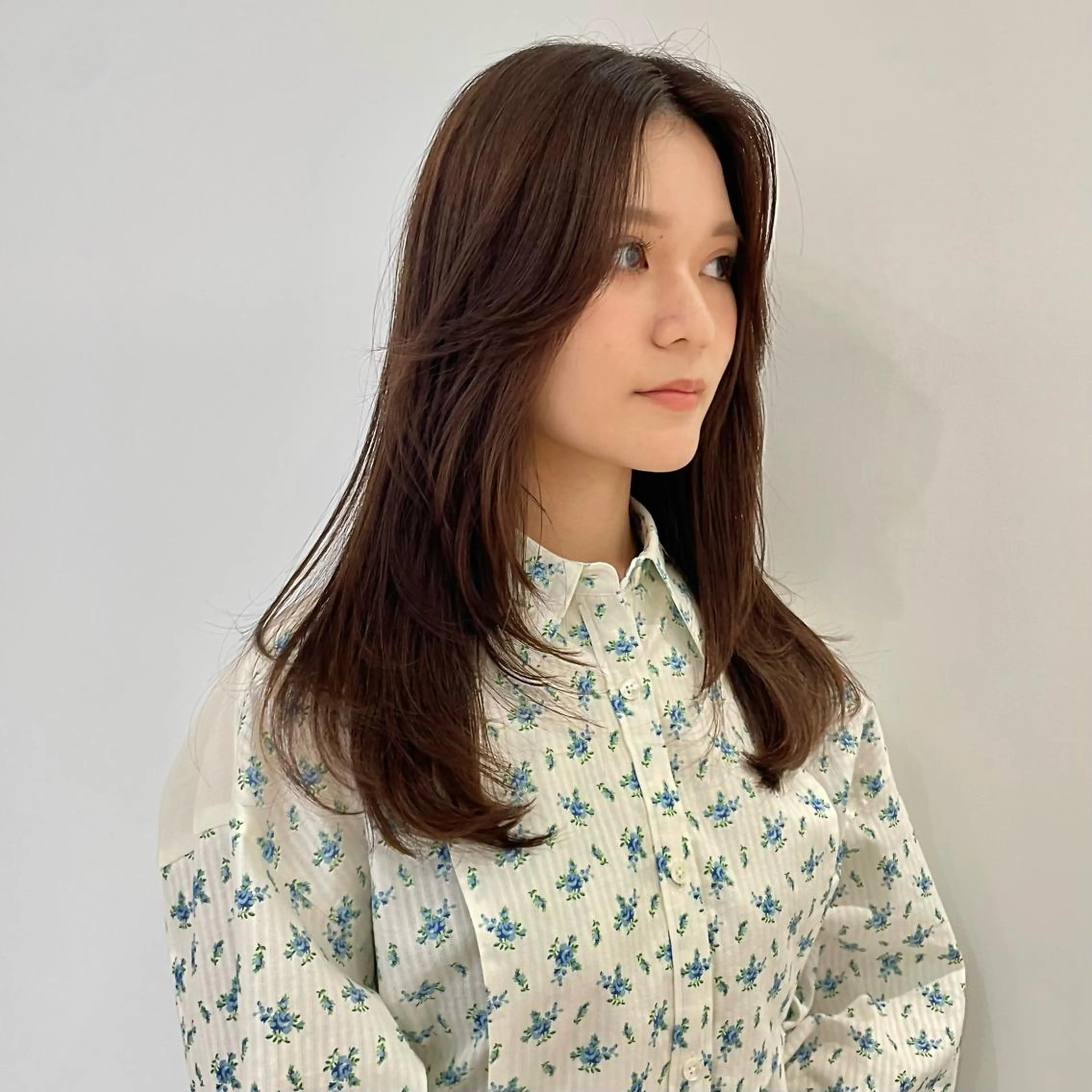 ロング カラー ブラウンカラー くすみブラウン レイヤーカット ベージュ🤎透明感 カラー🤎anriのヘアスタイル