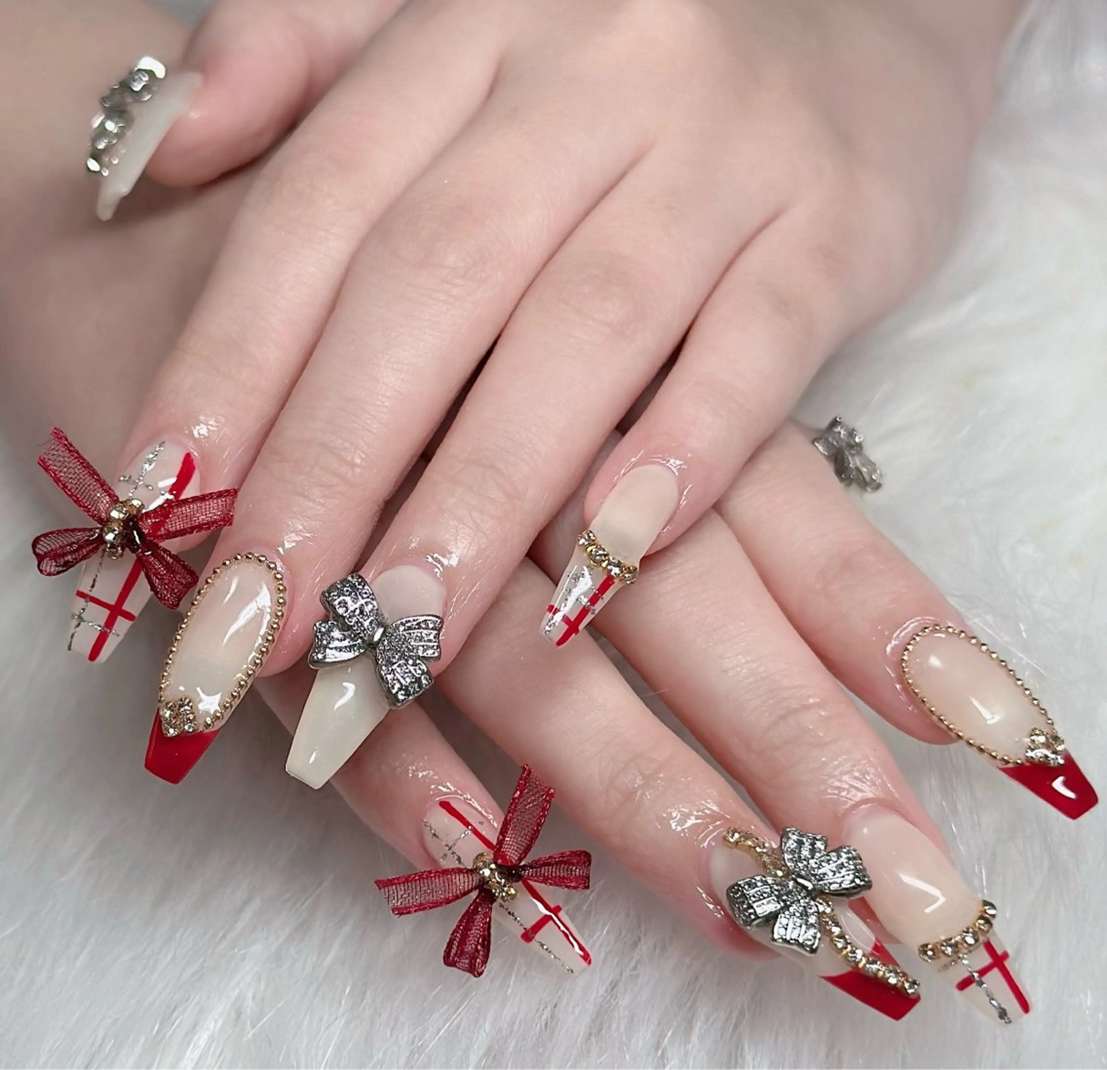 ネイル フレンチネイル ジェルネイル ガラスフレンチ ハロウィン ハート H.baby Nail Salonのネイルデザイン