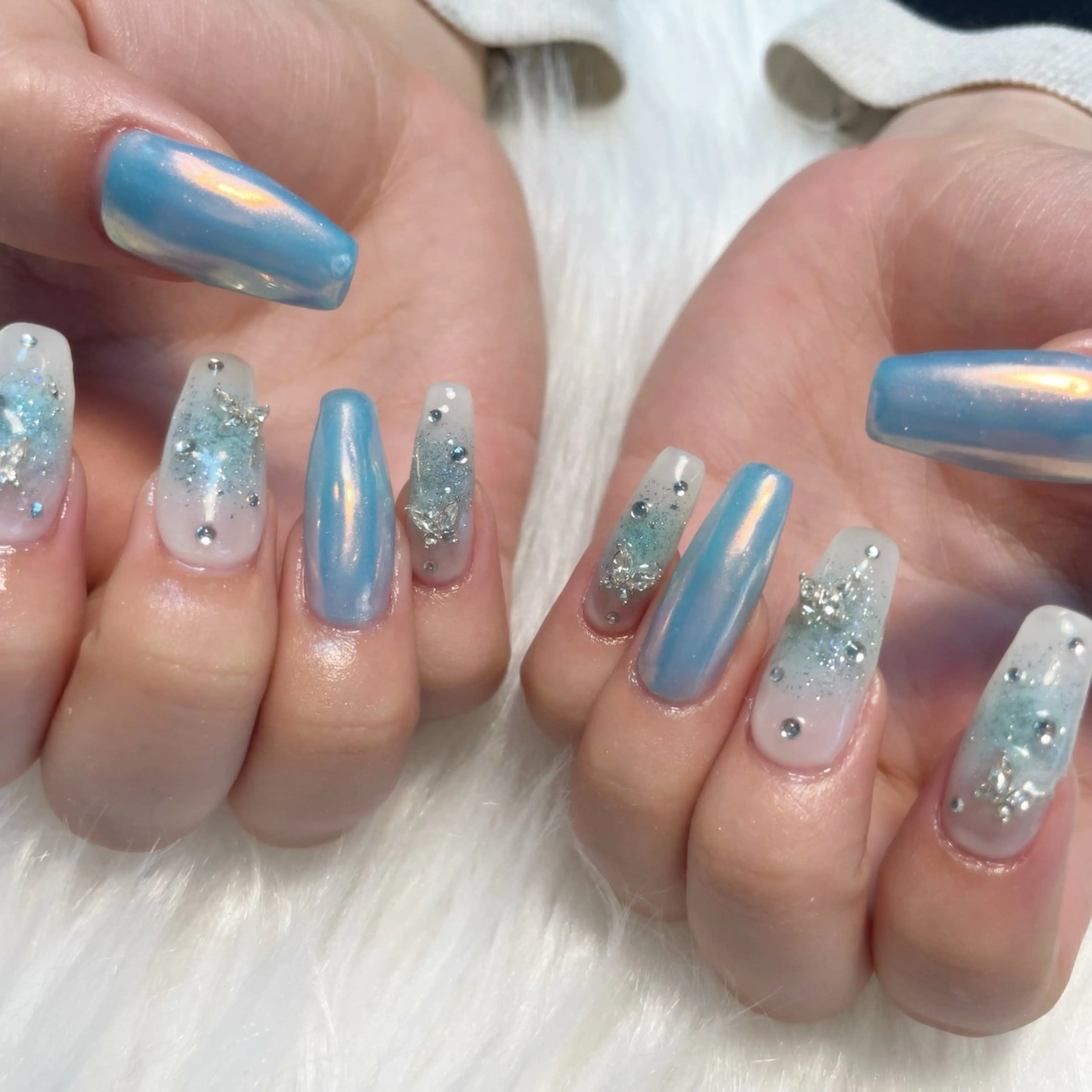 ネイル ハンドネイル ゴテゴテ💙ワンホン リオナのネイルデザイン