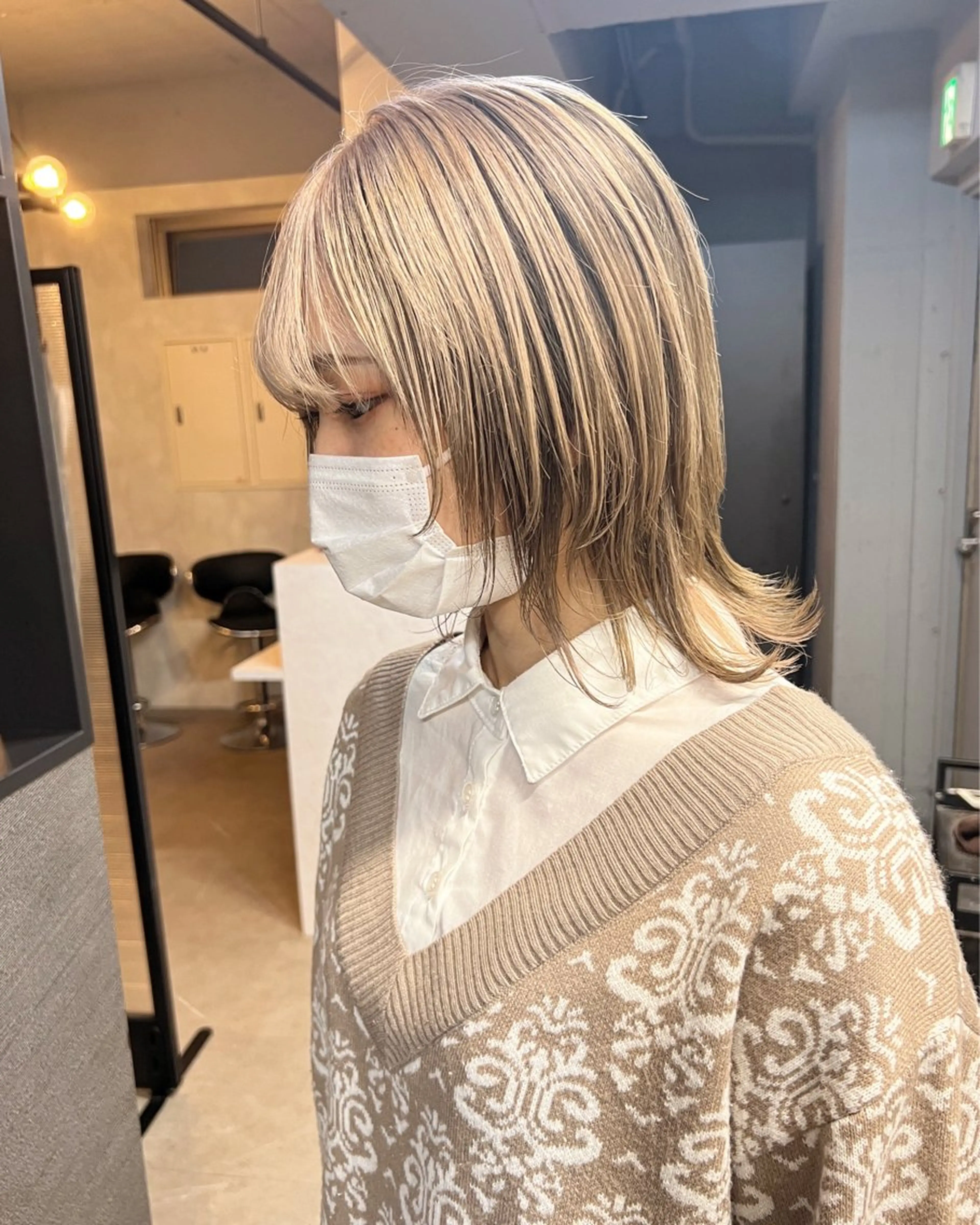 ミディアム ブリーチ/ウルフ ハッシュカット/石山のヘアスタイル