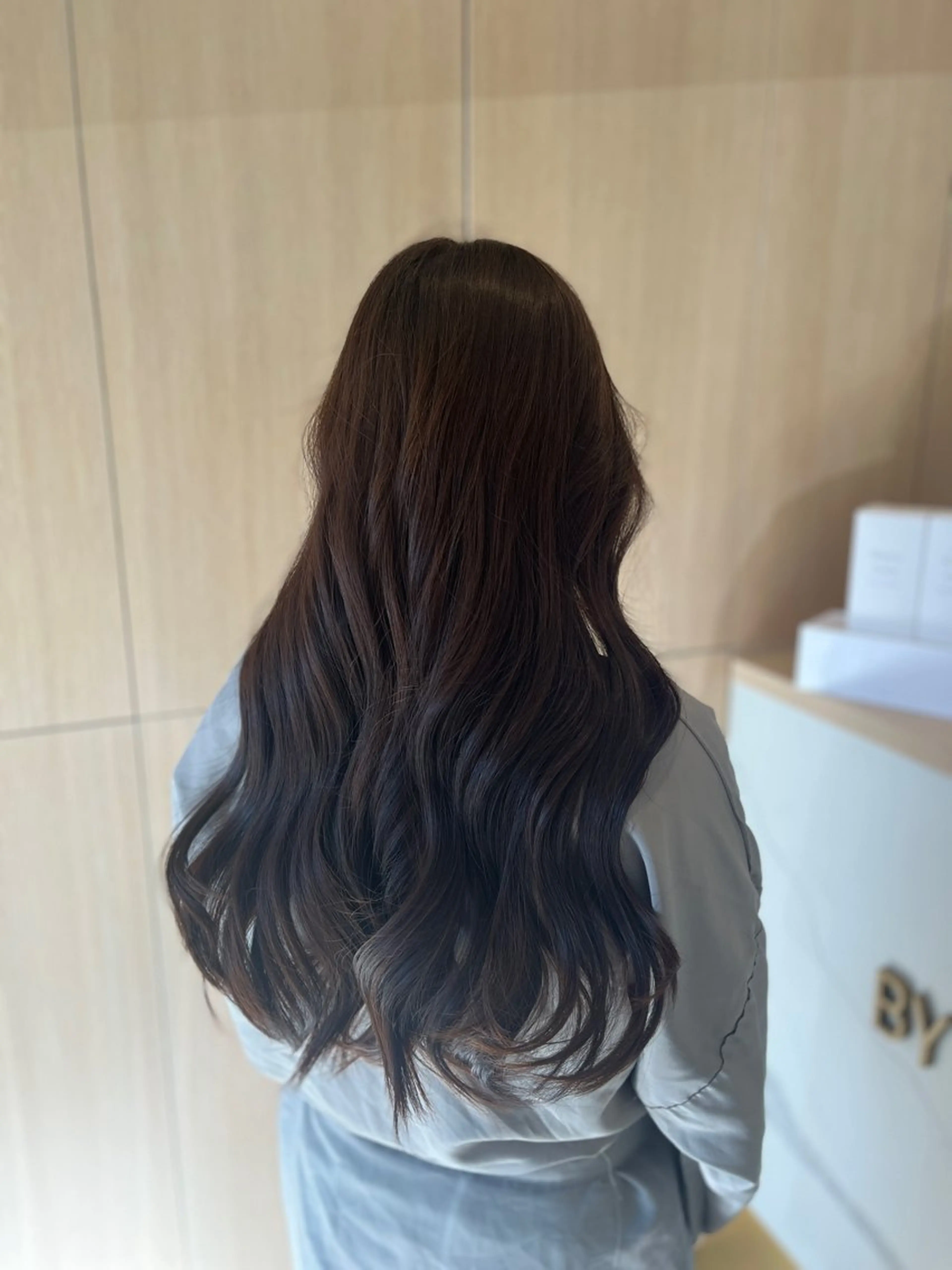 ロング カラー アッシュ アッシュブラウン ブラウンカラー hair salon lien所属・タブチ ヒナコのヘアスタイル