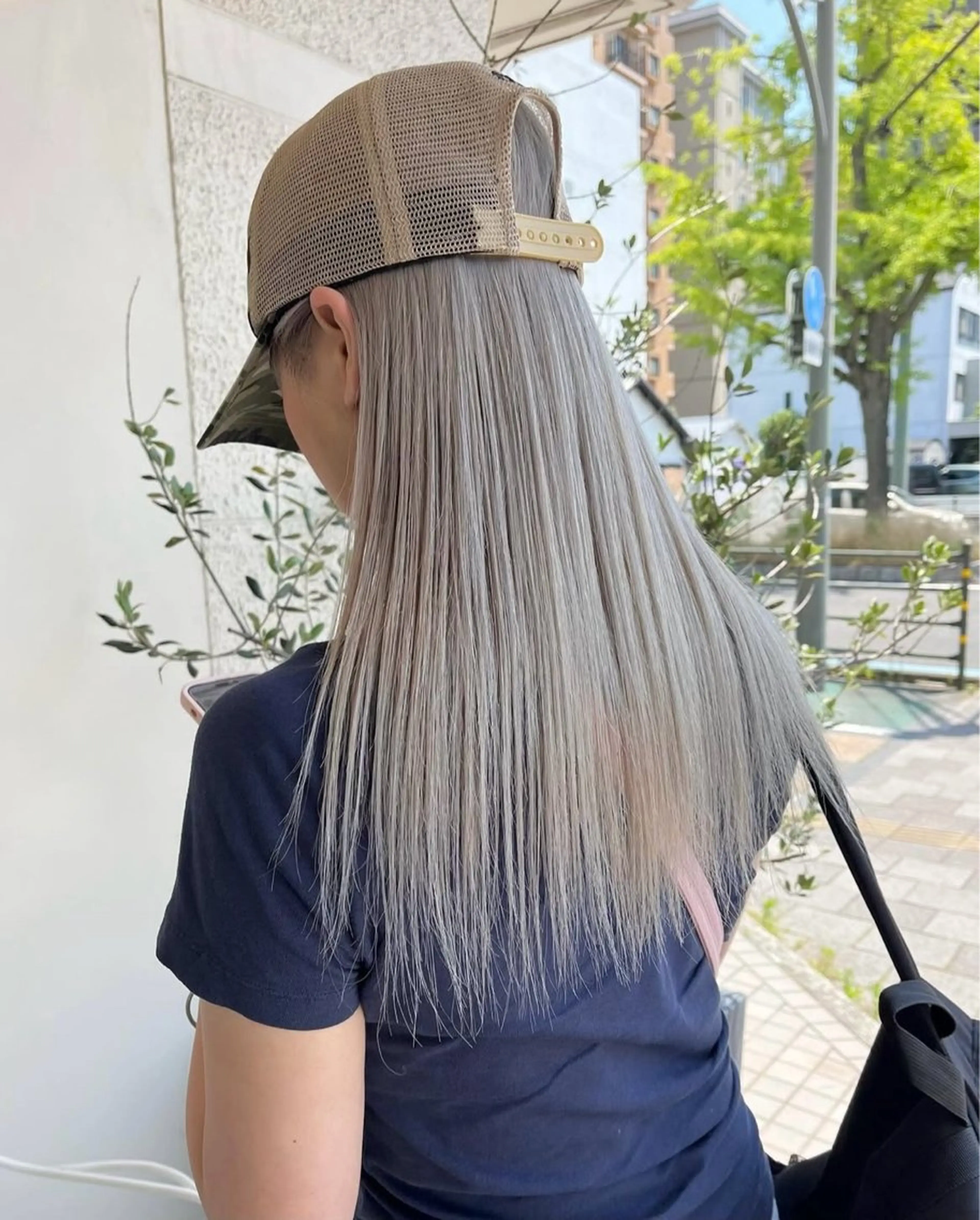 ロング カラー シルバー 谷口晴美 【梅田】のヘアスタイル