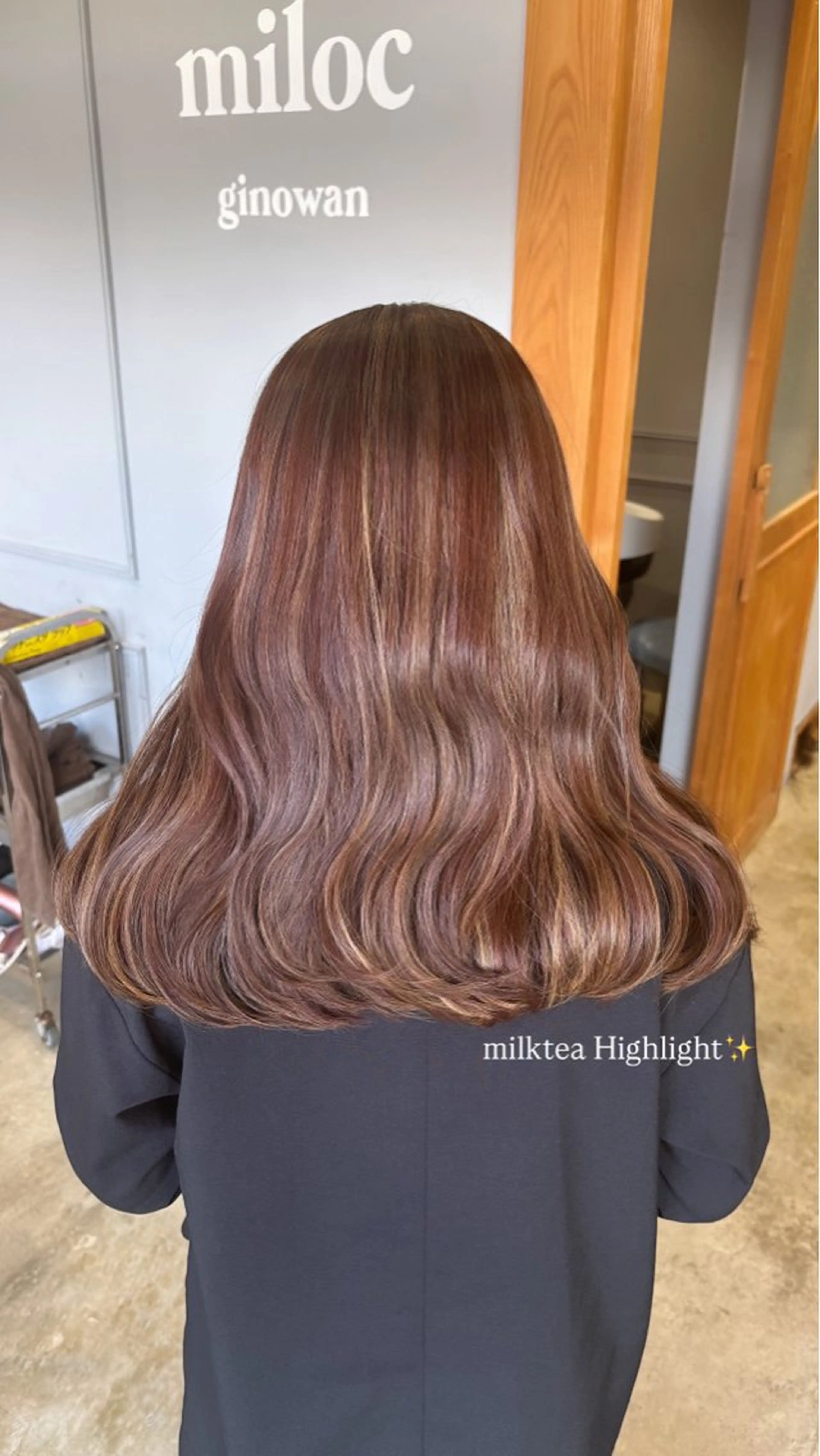 セミロング ハイライト ヘアカラー miloc Maikaのヘアスタイル