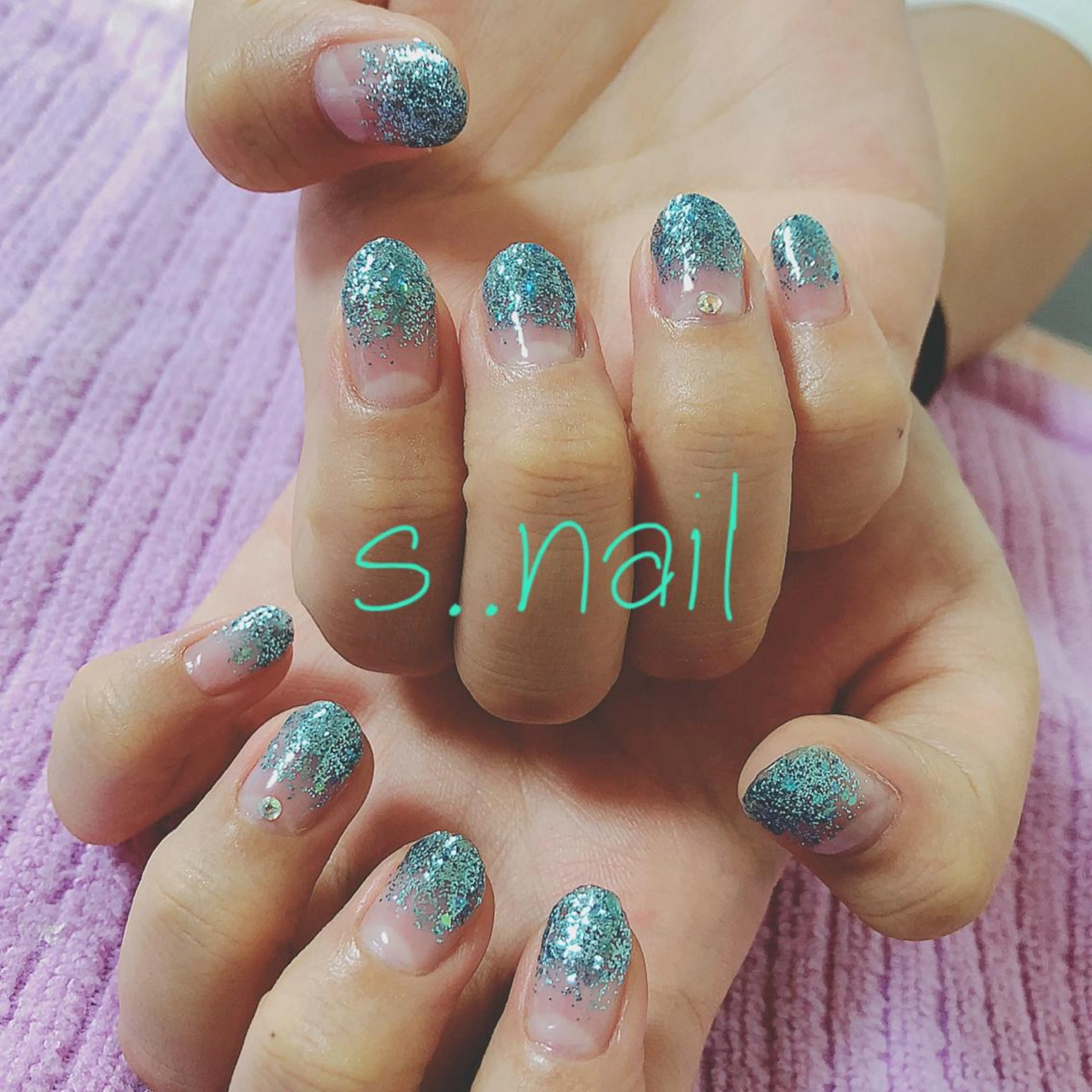 ネイル ブルー グラデーション ラメ(グリッター) ストーンネイル s..nail / MORITAのネイルデザイン