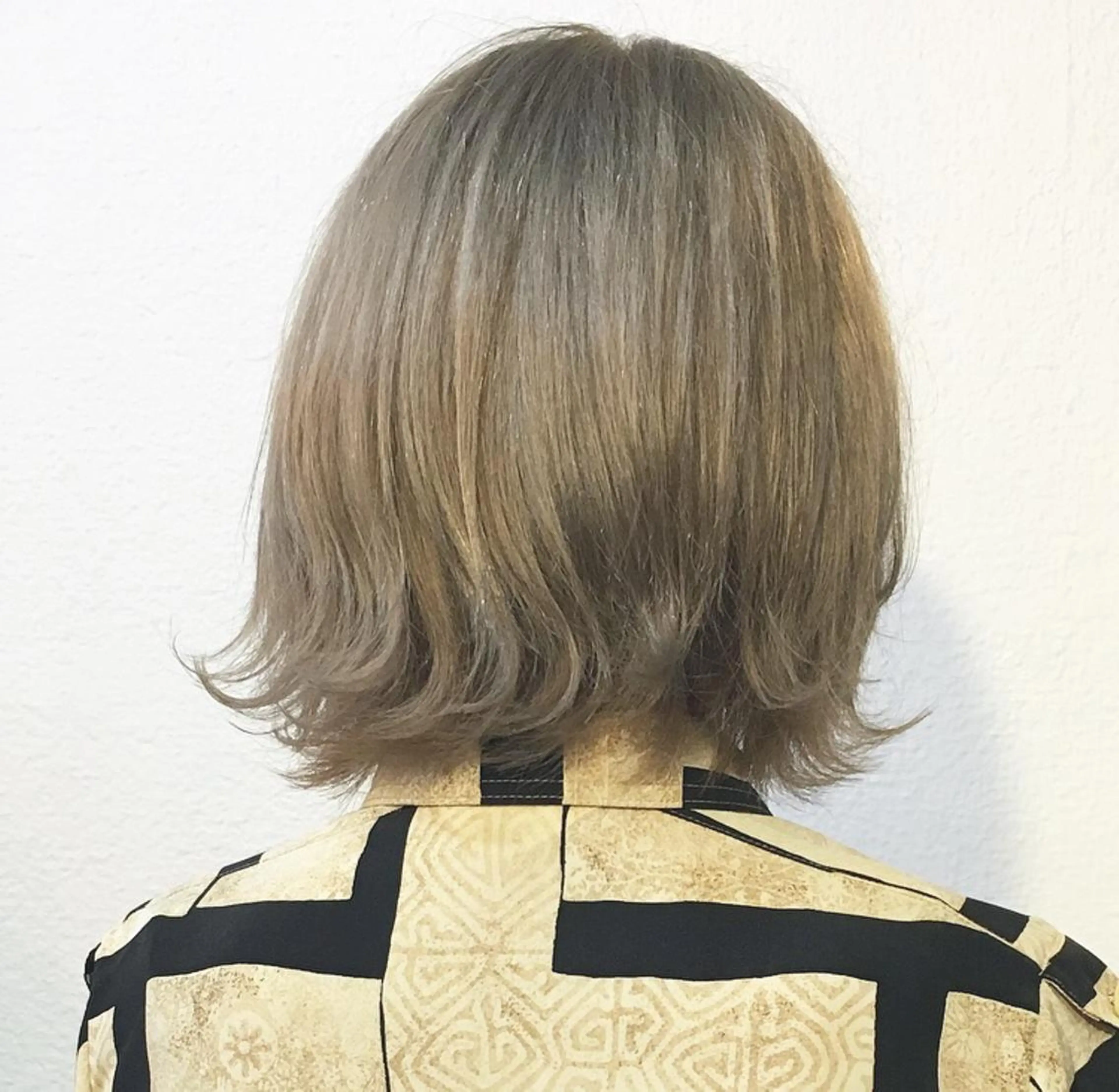 ショート カラー ブリーチ、パーマ 西部笑のヘアスタイル