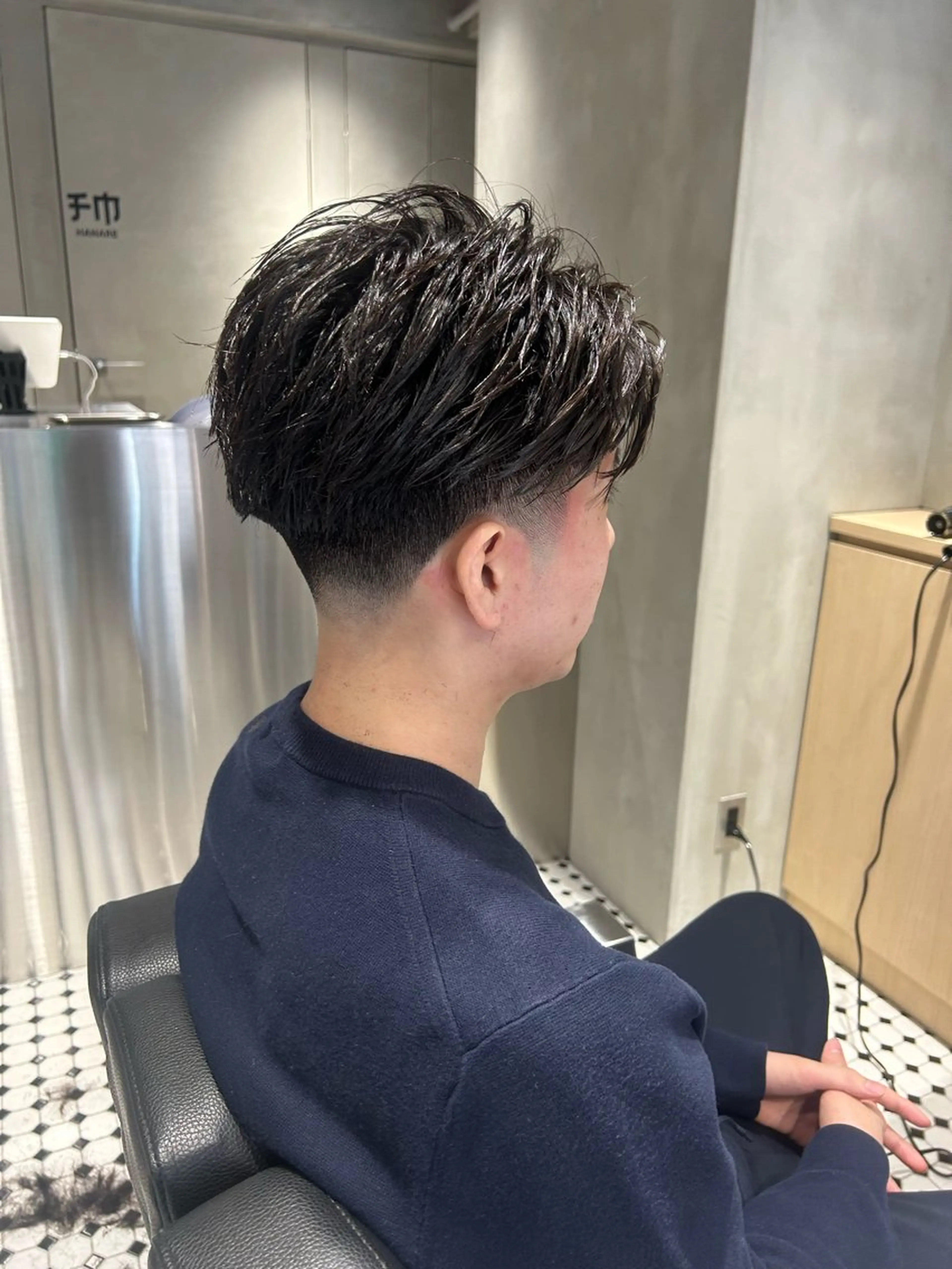 ミディアム メンズ センターパート フェードカット 【明大前フェード/ メンズパーマ/岳】のヘアスタイル