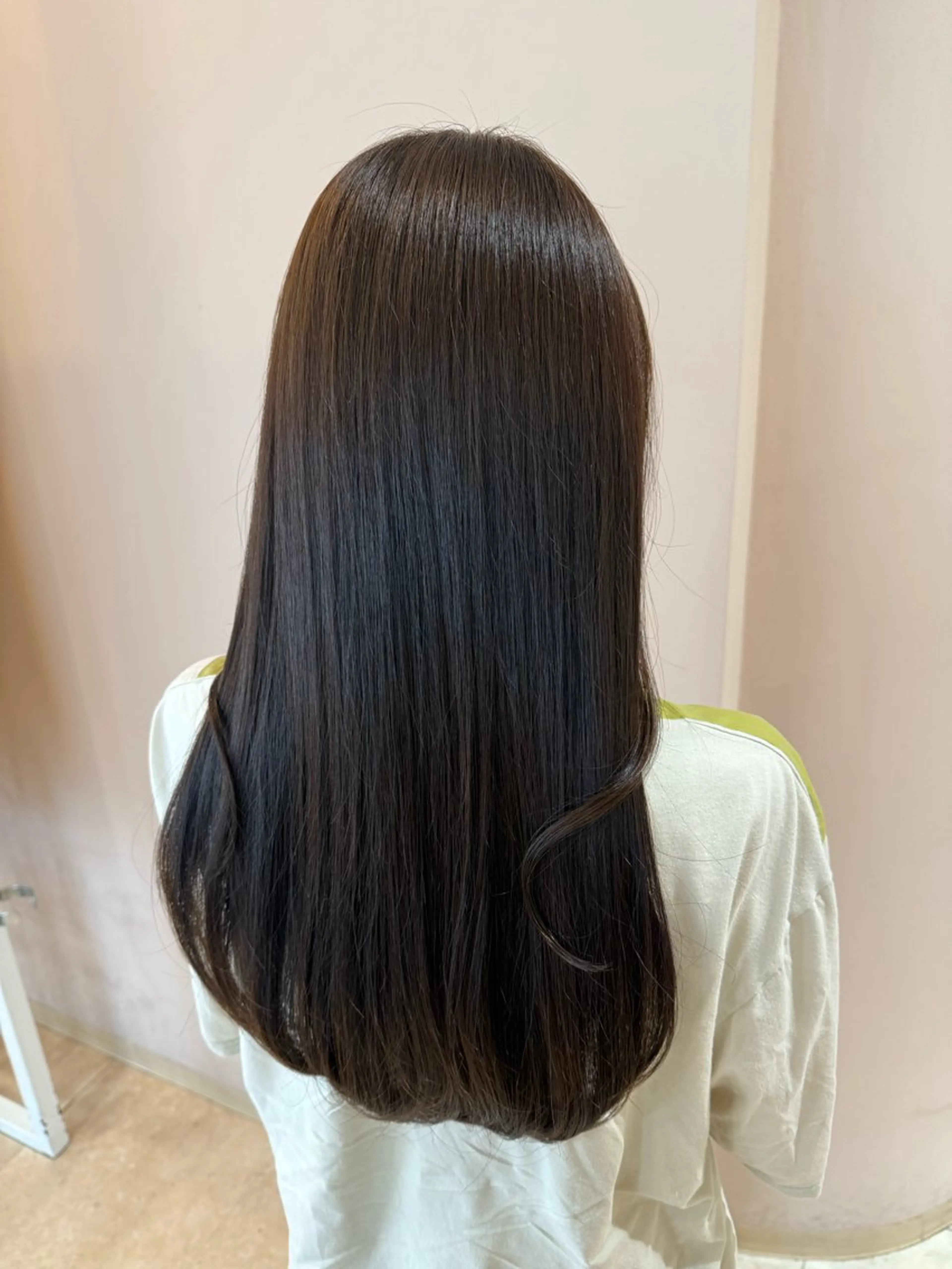 ロング カラー ベージュカラー オリーブベージュ Reginavita栄店 【レジナヴィータ】所属・鈴木 二依奈のヘアスタイル