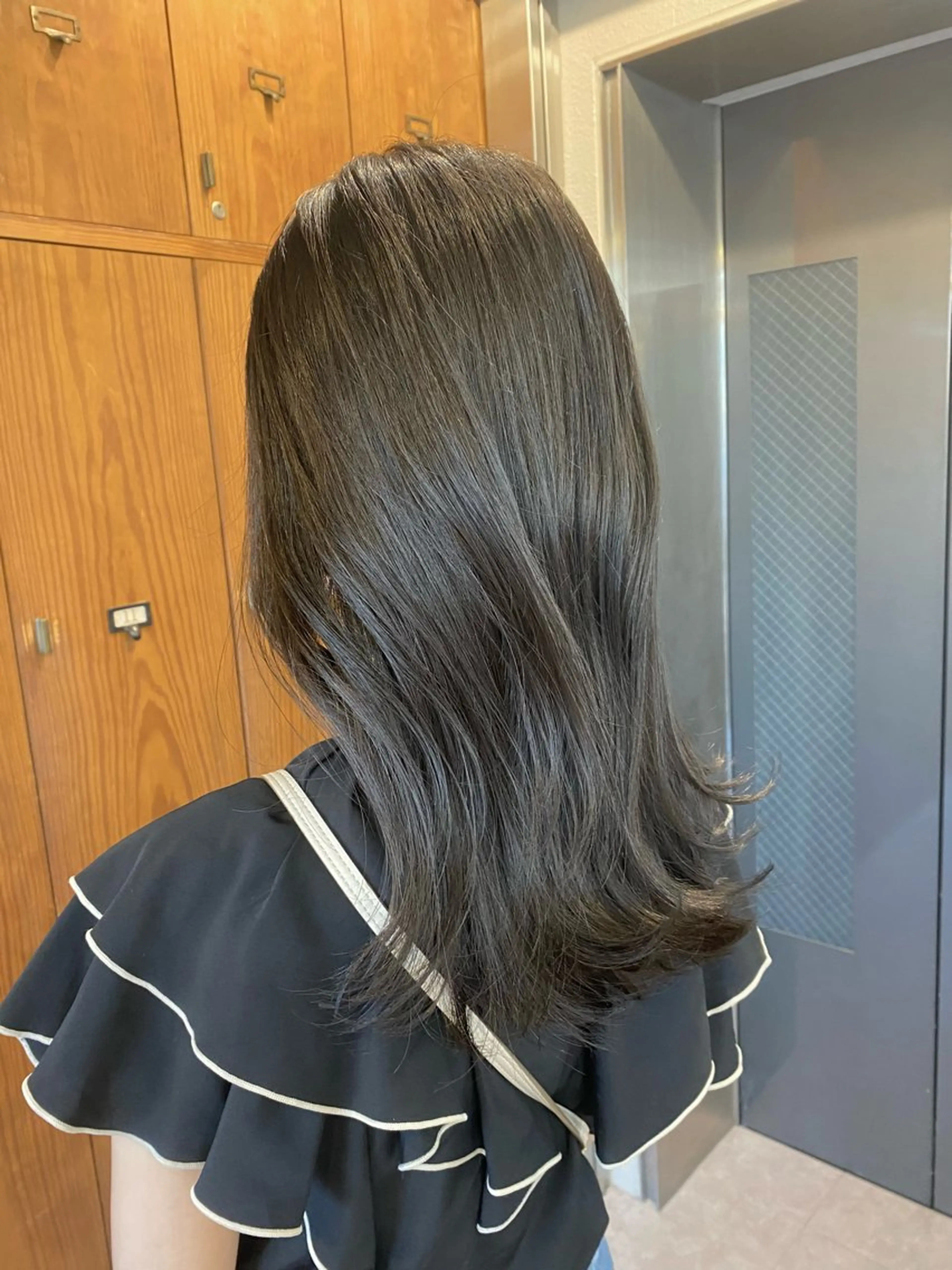 セミロング カラー カット ヘアカラー トリートメント ヤスザトアヤノ ／レイヤー／オリーブのヘアスタイル