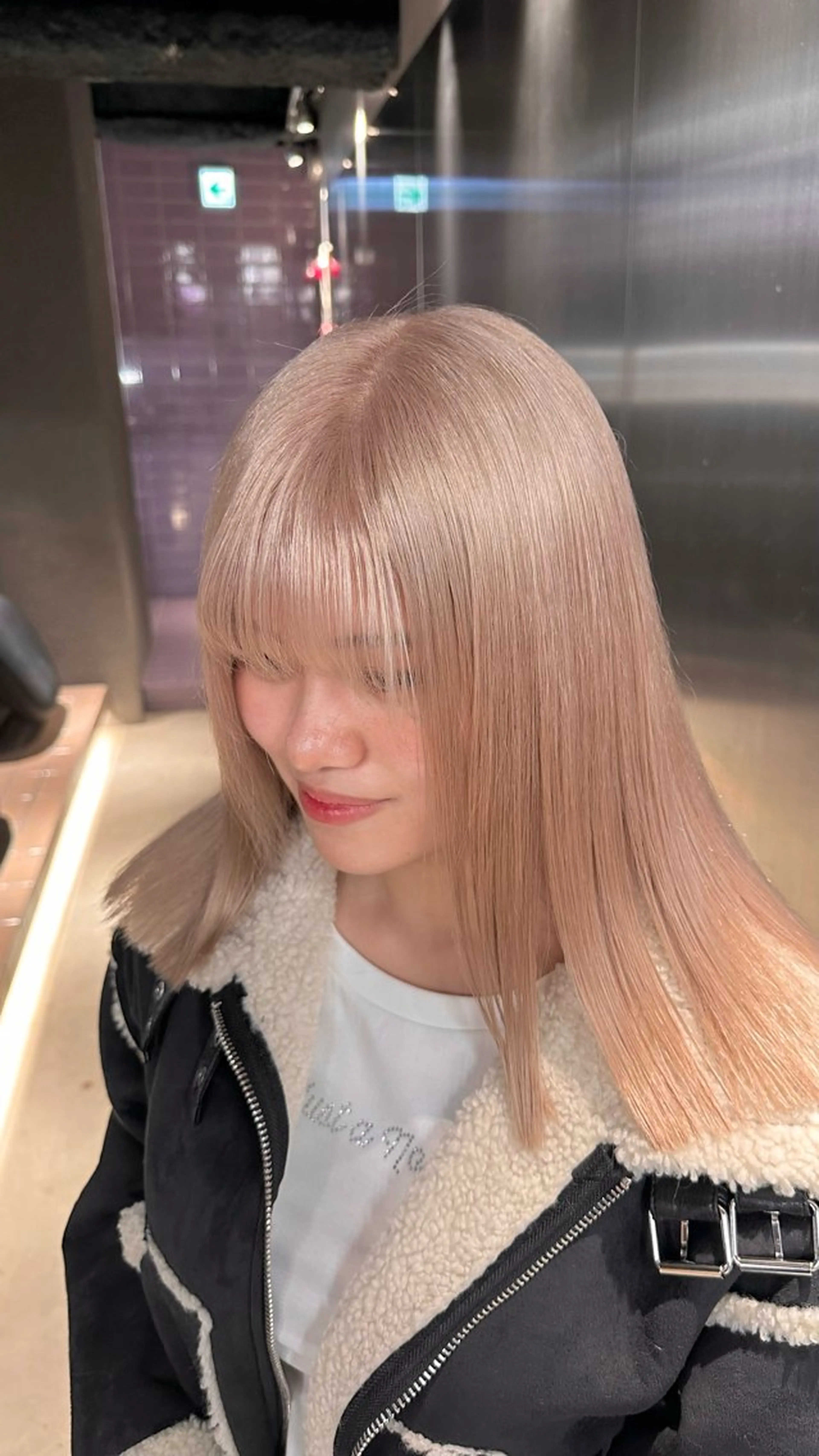 セミロング カラー ベージュカラー ハイトーンカラー ホワイトベージュ ハイトーン/ 縮毛矯正のヘアスタイル