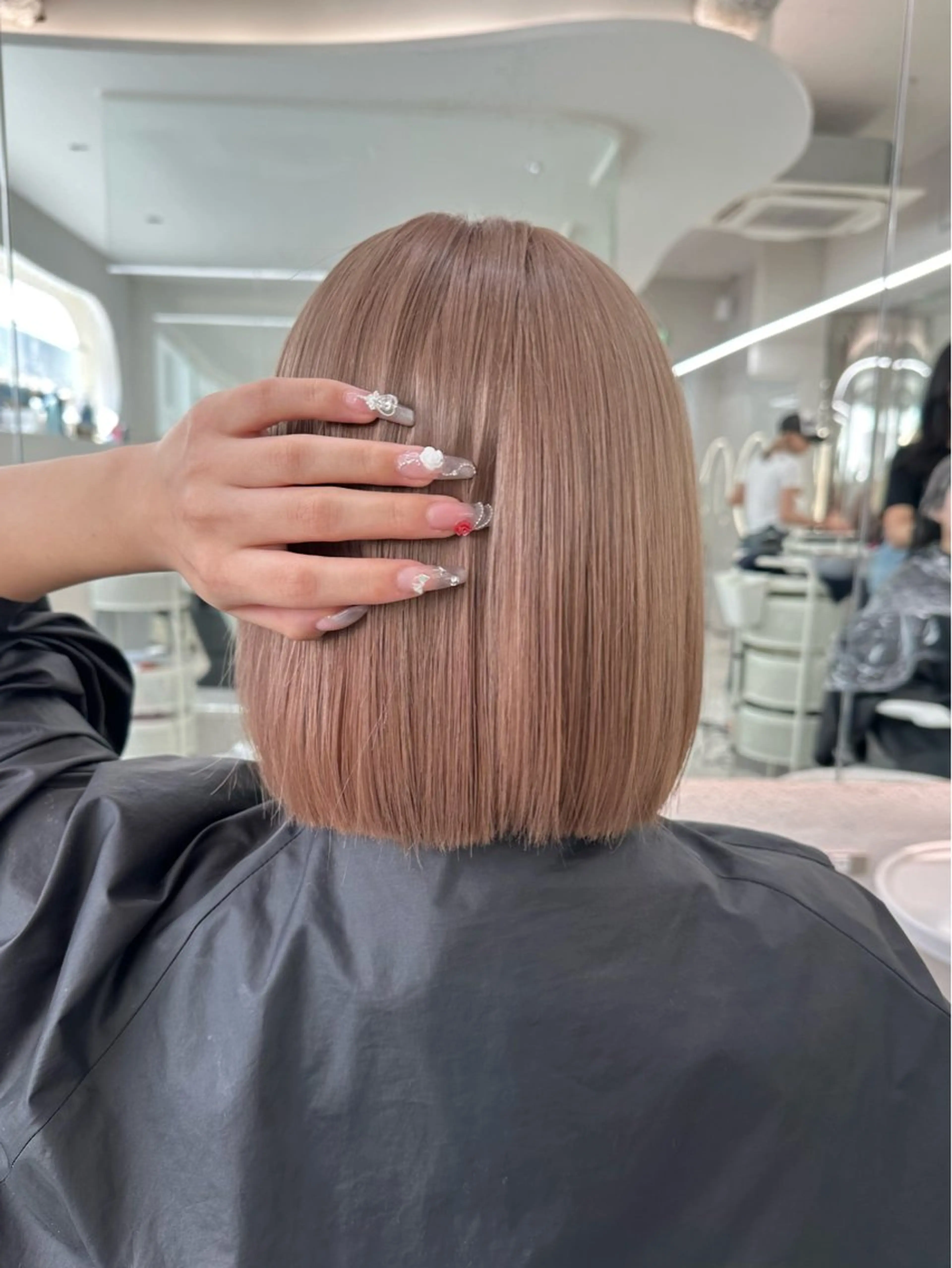 ショート ハイトーンボブ Mizuki.のヘアスタイル