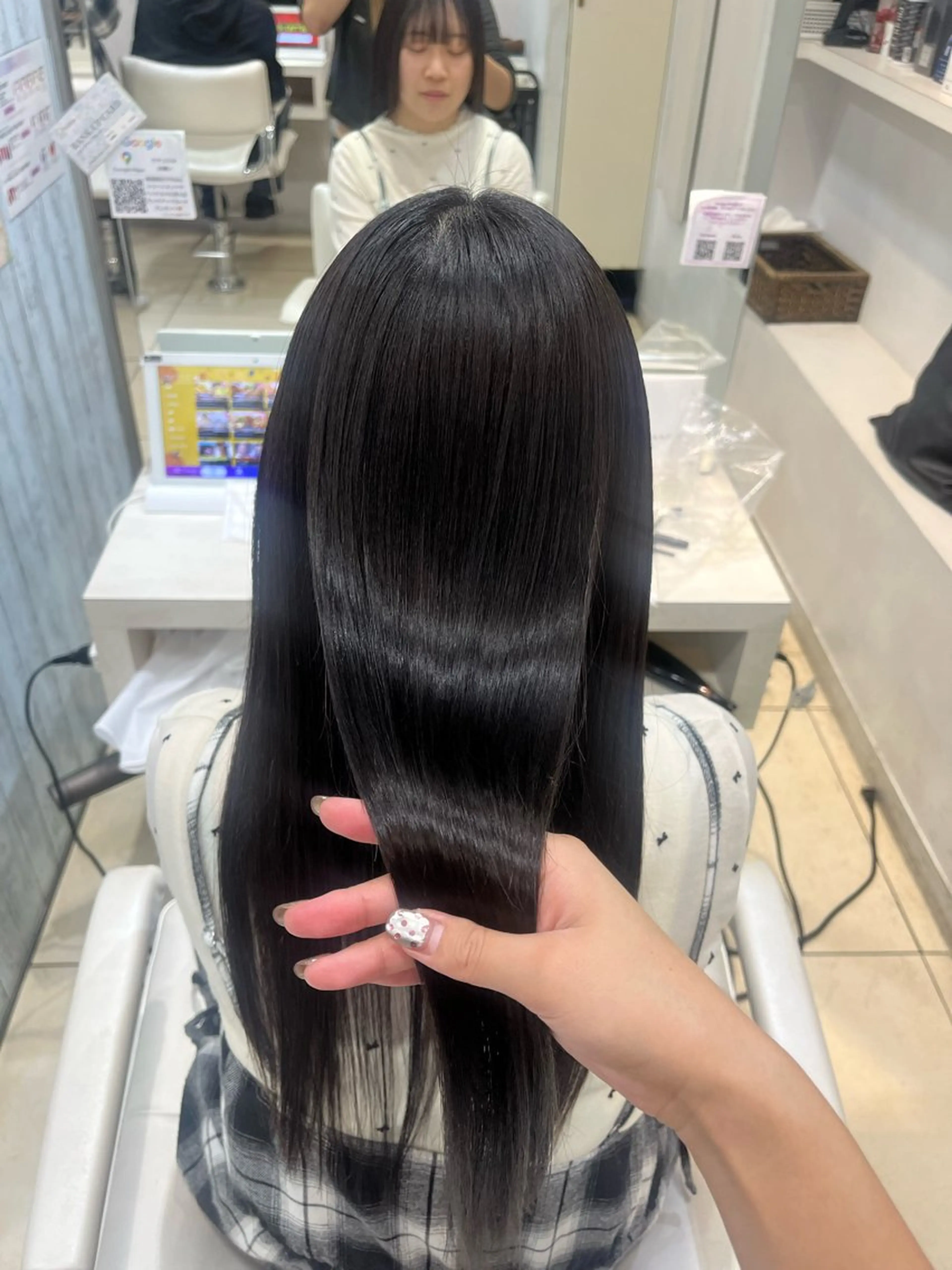 セミロング ヘアカラー トリートメント 【髪質改善カラー】 あむ·. ⟡ 🖤のヘアスタイル