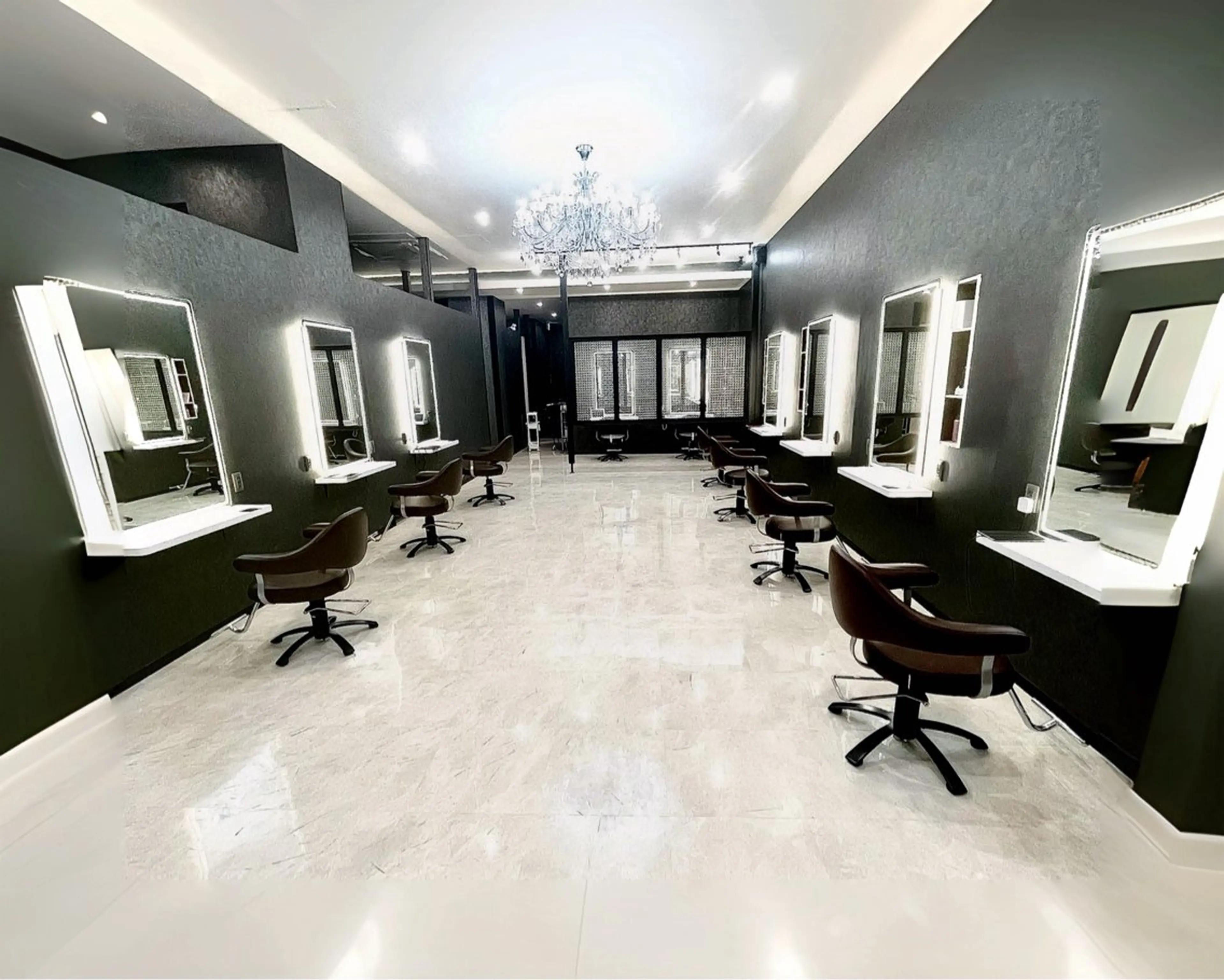 DESIGNSALON LIA所属・問屋町のブリーチデザ イン屋さん🌈ゆうまのヘアスタイル