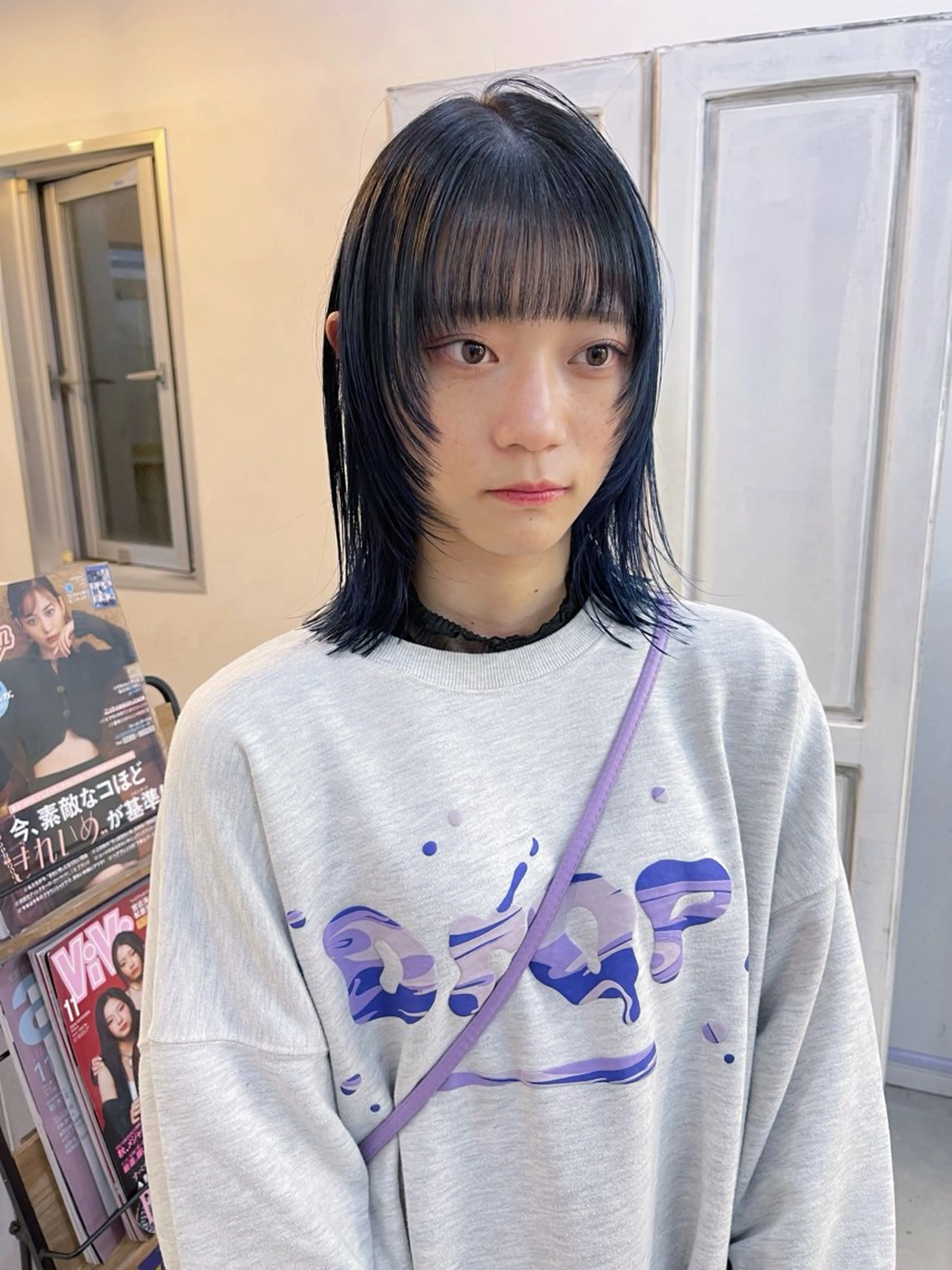 セミロング カラー ブリーチ ダブルカラー ネイビーカラー ブリーチなしカラー 顔まわりレイヤー ヘアカラー トリートメント AiM 大名　似合わせカットのヘアスタイル