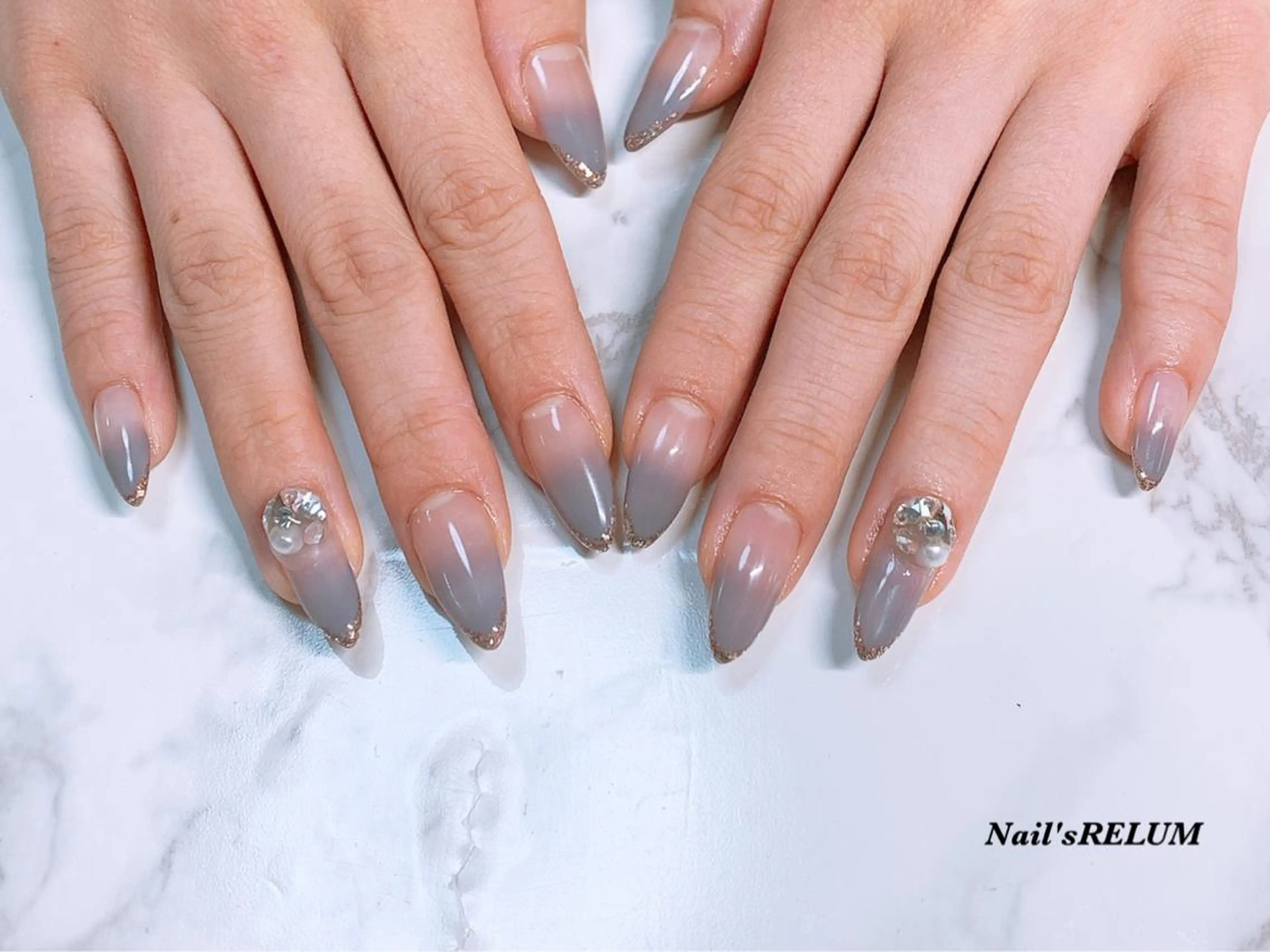 ネイル ラメ(グリッター) ストーンネイル THECOLORS所属・近貞 莉奈のネイルデザイン