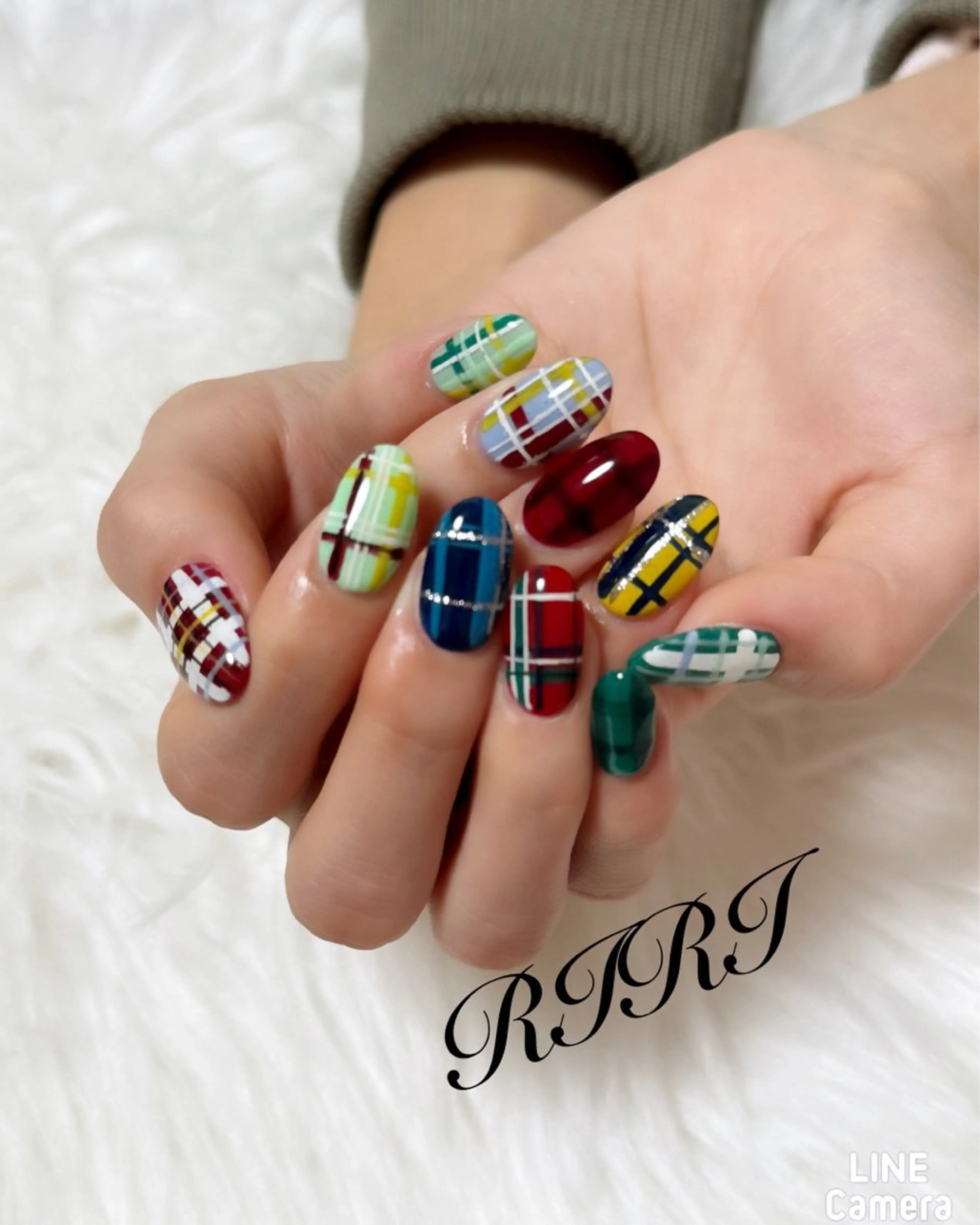 ネイル ジェルネイル キラキラネイル ショートネイル 冬ネイル クリスマス ハンドネイル riri オーナーのネイルデザイン