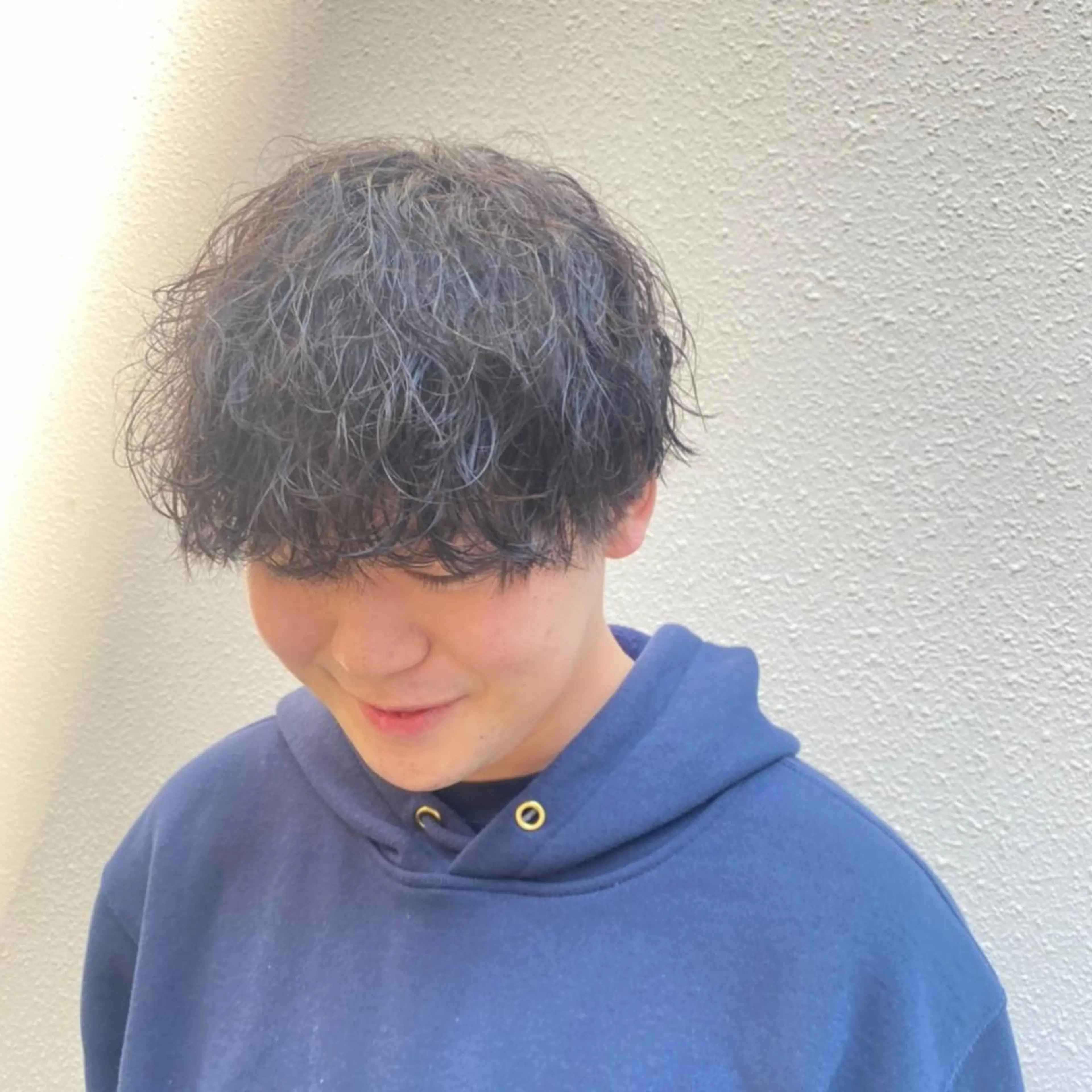 ショート パーマ メンズ 波巻きパーマ 楽で簡単に決まる メンズヘア💥曽我尾のヘアスタイル