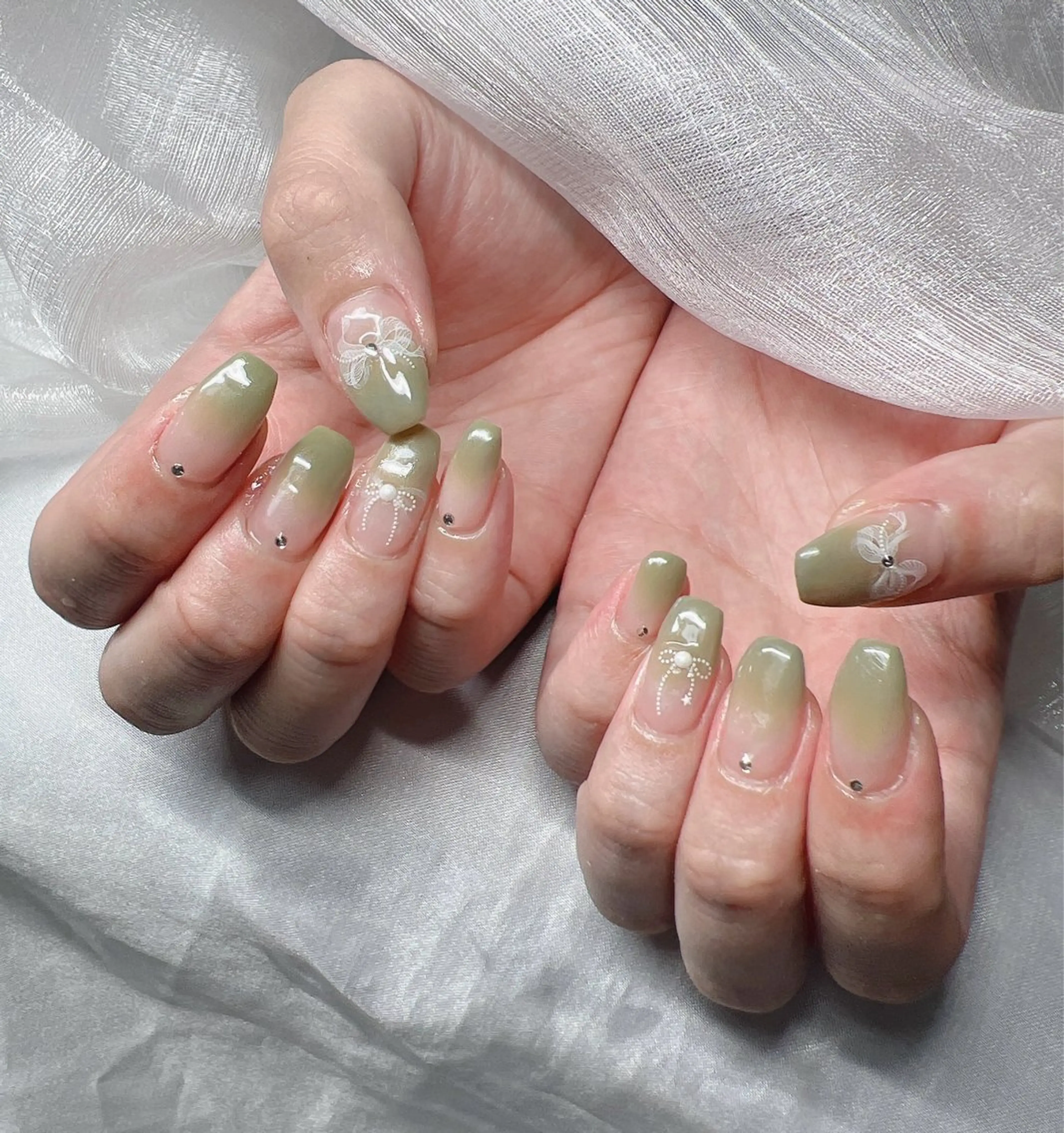 ネイル 長さ出し グラデーション 卒業式 キラキラネイル マグネットネイル ハンドネイル Lee Nailsのネイルデザイン