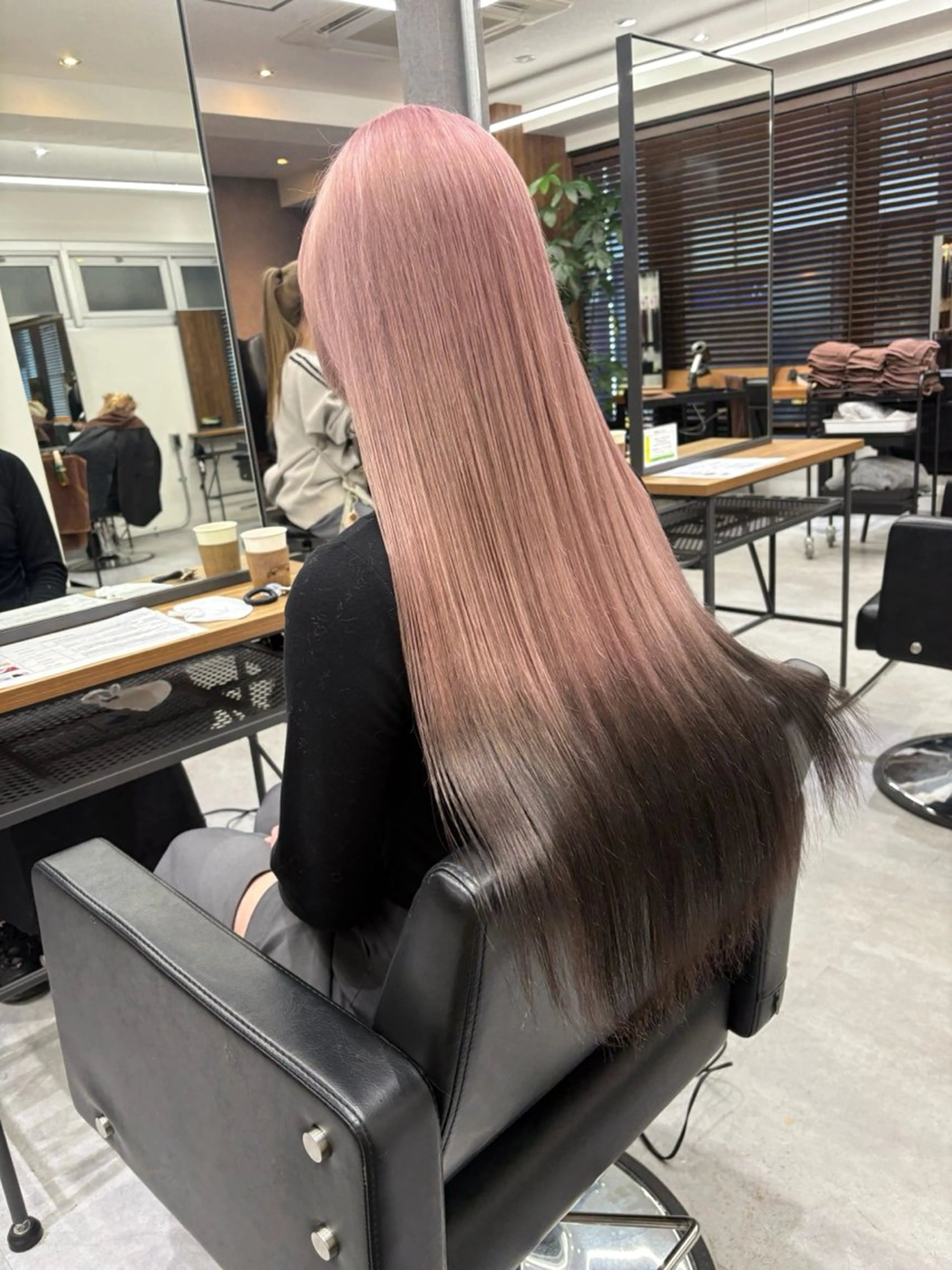 ロング カラー 黒髪 デザインカラー ピンクカラー ヘアカラー トリートメント ENA💗NEXT /ハイトーンエクステのヘアスタイル