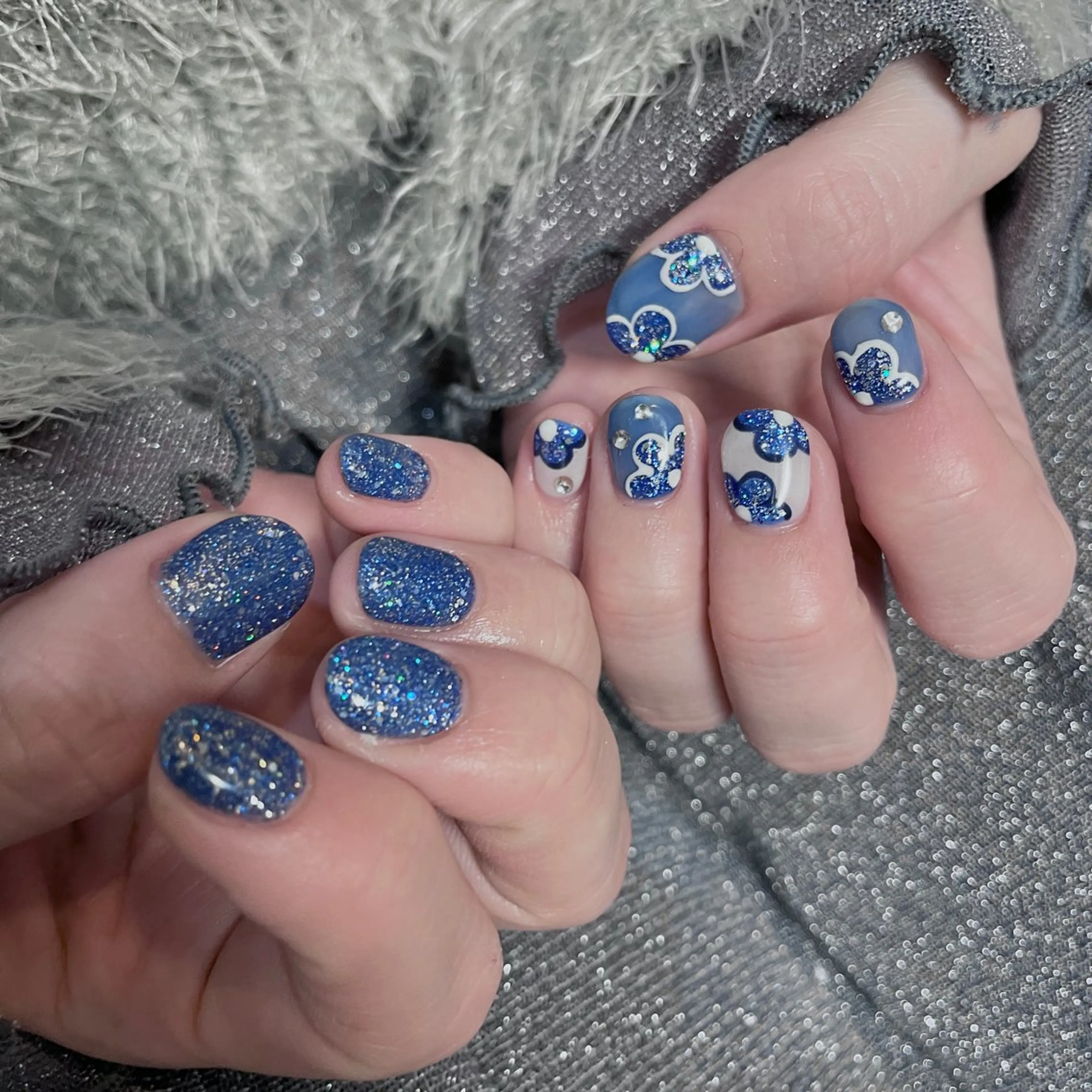 ネイル ブルー キラキラネイル 韓国ネイル ラメ(グリッター) ショートネイル ハンドネイル acs.n所属・ネイル，耳つぼ 風間すみれのその他イメージ