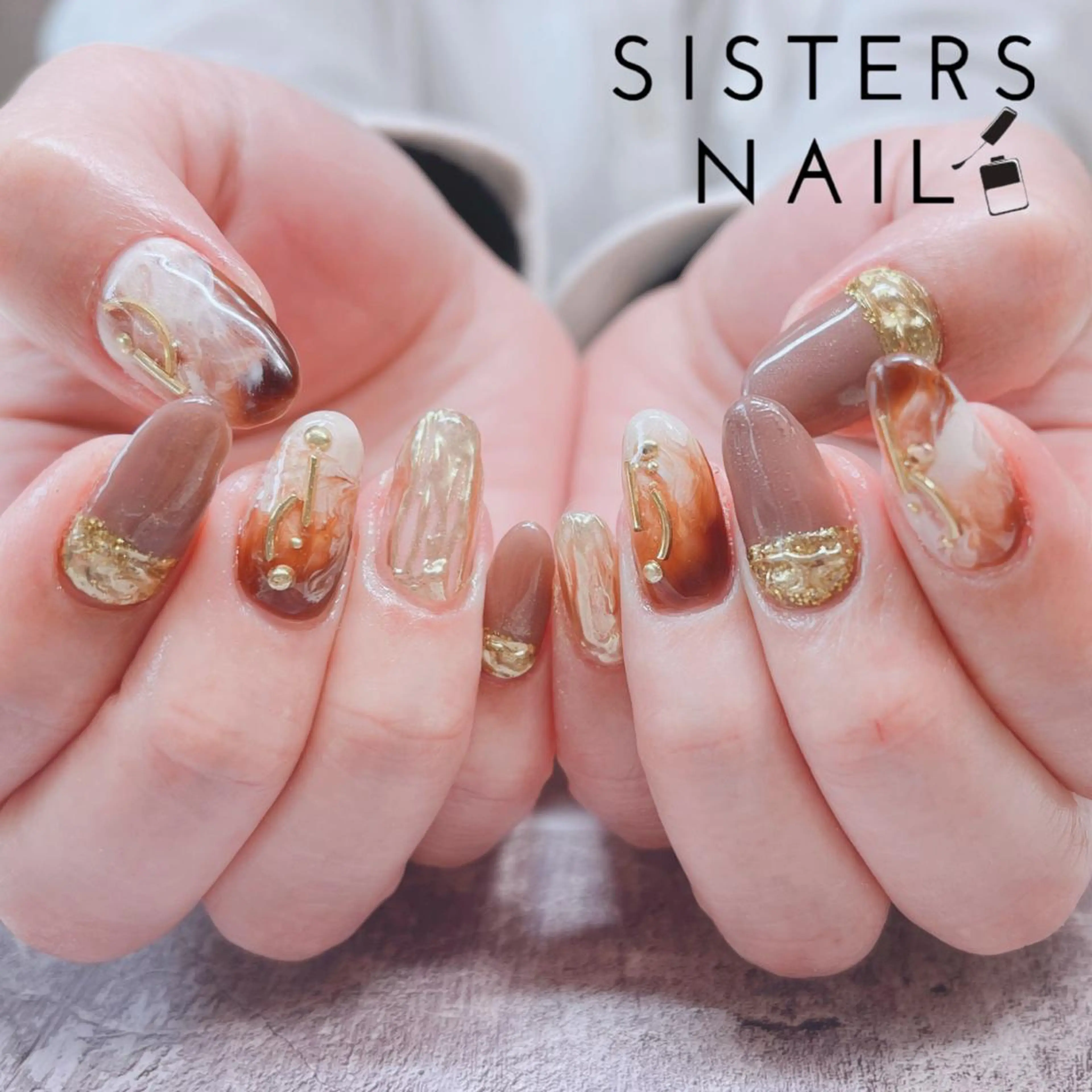 ネイル アートネイル ゴールド 大理石ネイル(マーブル) ミラーネイル ニュアンスネイル ハンドネイル ハンドケア sisters nail.fのネイルデザイン